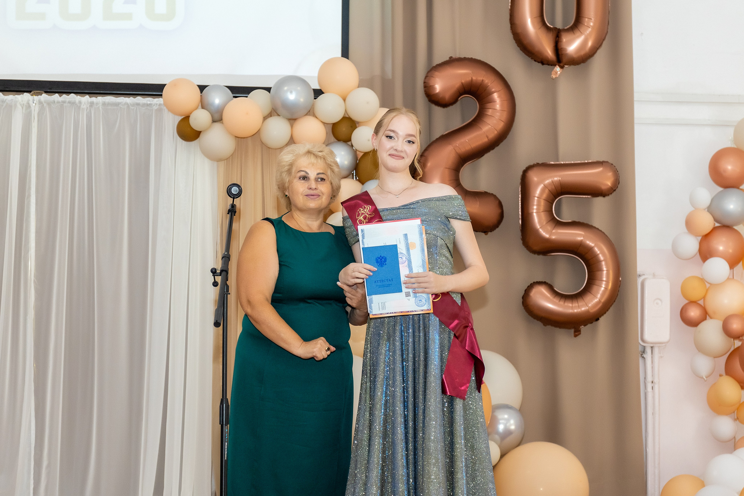 Выпускной. Школа 22, 11 класс. Стильный выпускной альбом Владивосток фотограф Вероника Мигачева