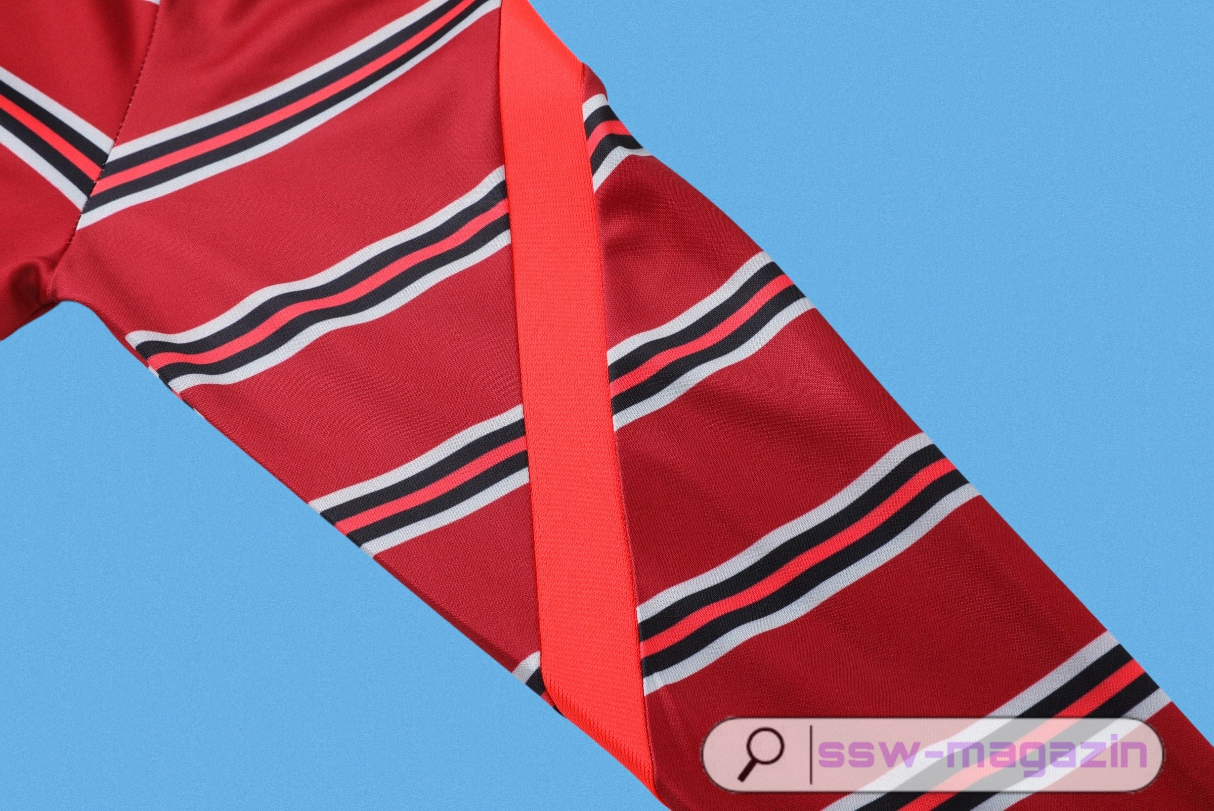 Костюм Liverpool 2025-2026. Футбольный магазин — ssw_magazin