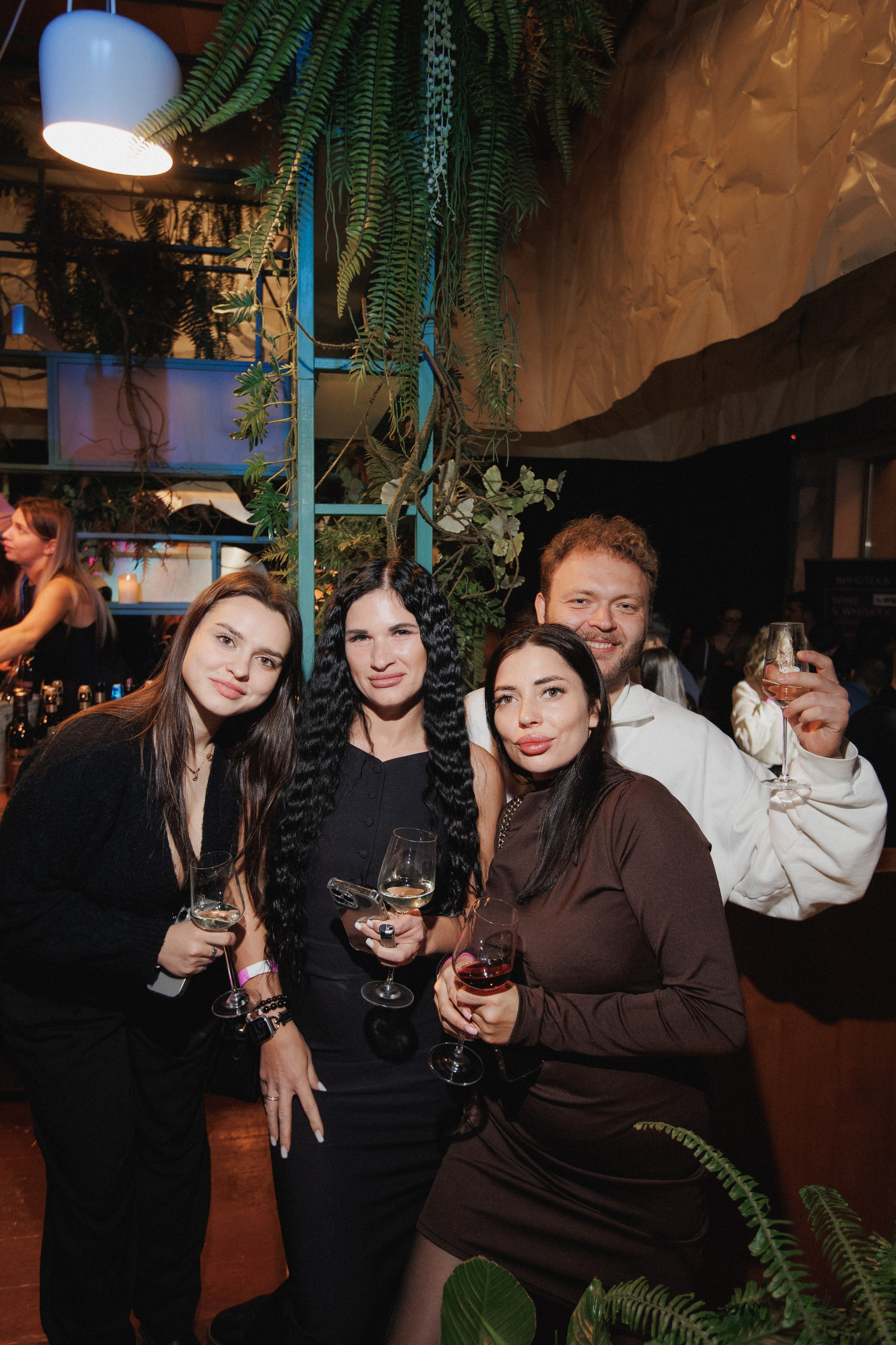 ВИННЫЙ ФЕСТИВАЛЬ. СВОИ. ФОТООТЧЕТЫ-СОБЫТИЯ-МЕСТА