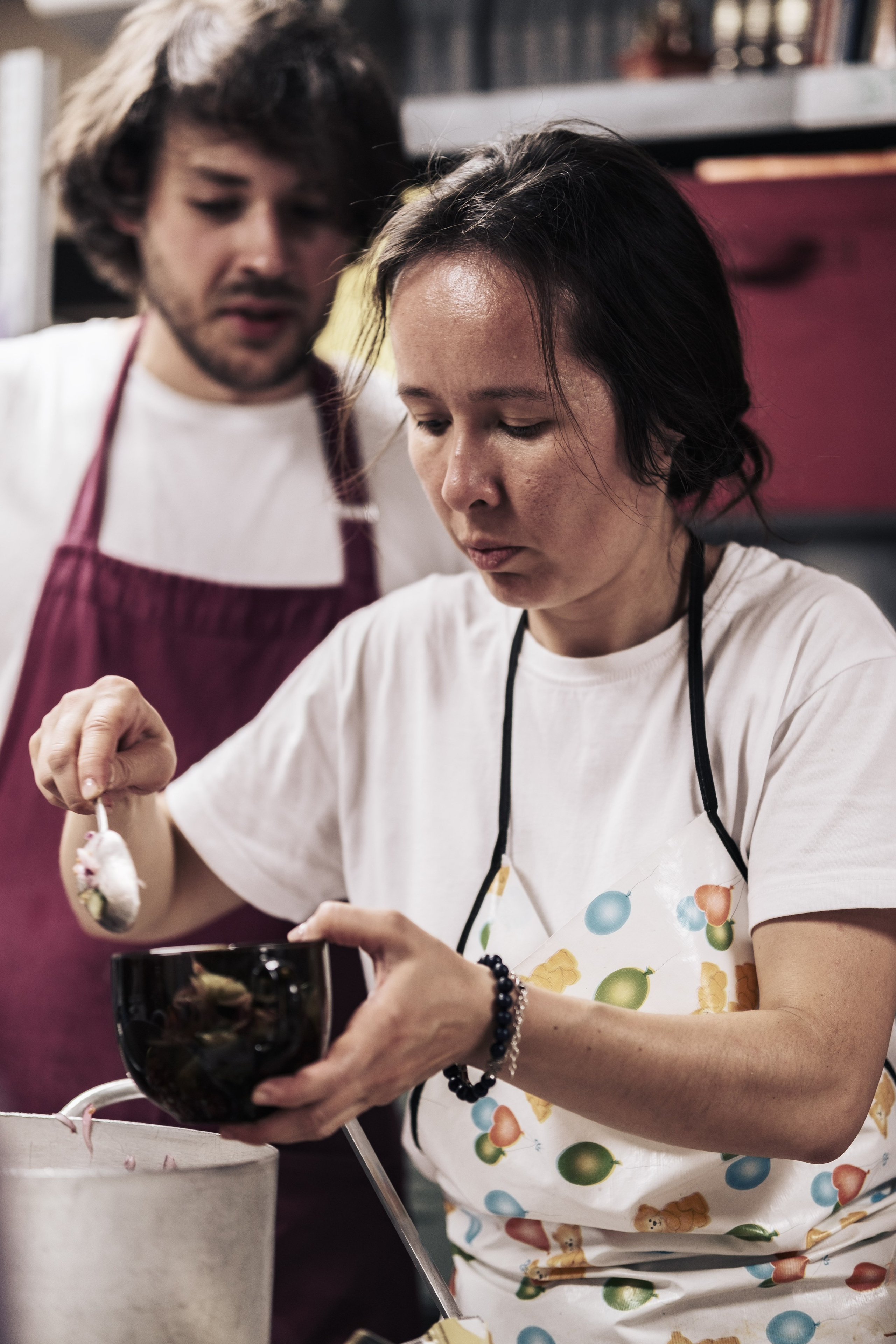 Готовка для бездомных и кормление их в Москве. Фотограф в Москве Максим Скоробогатов