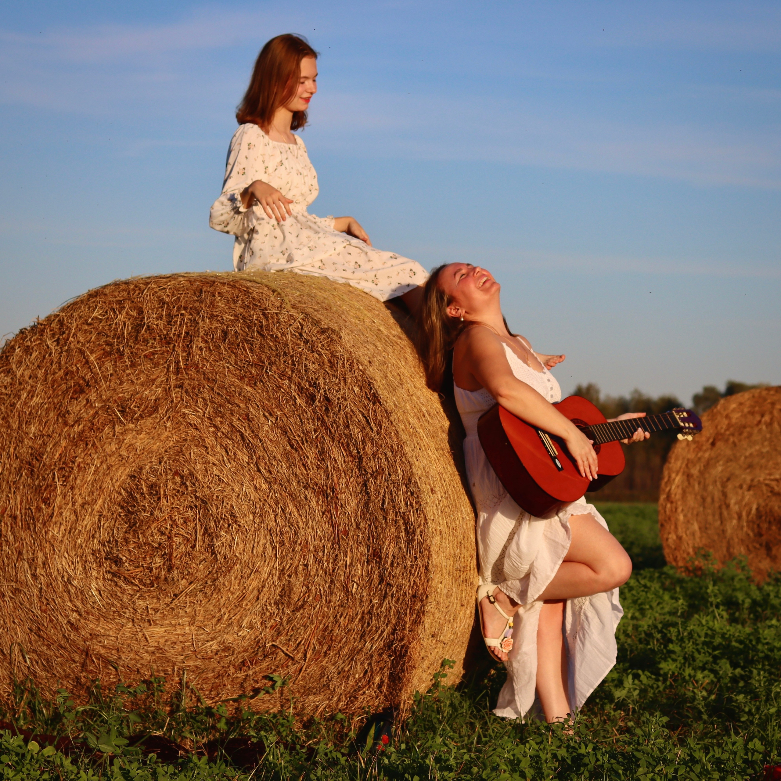 В стогах…. Свадебный и семейный фотограф-Королева Натали/Раменское-Жуковский-Москва/тел.+7 (985) 153-75-43