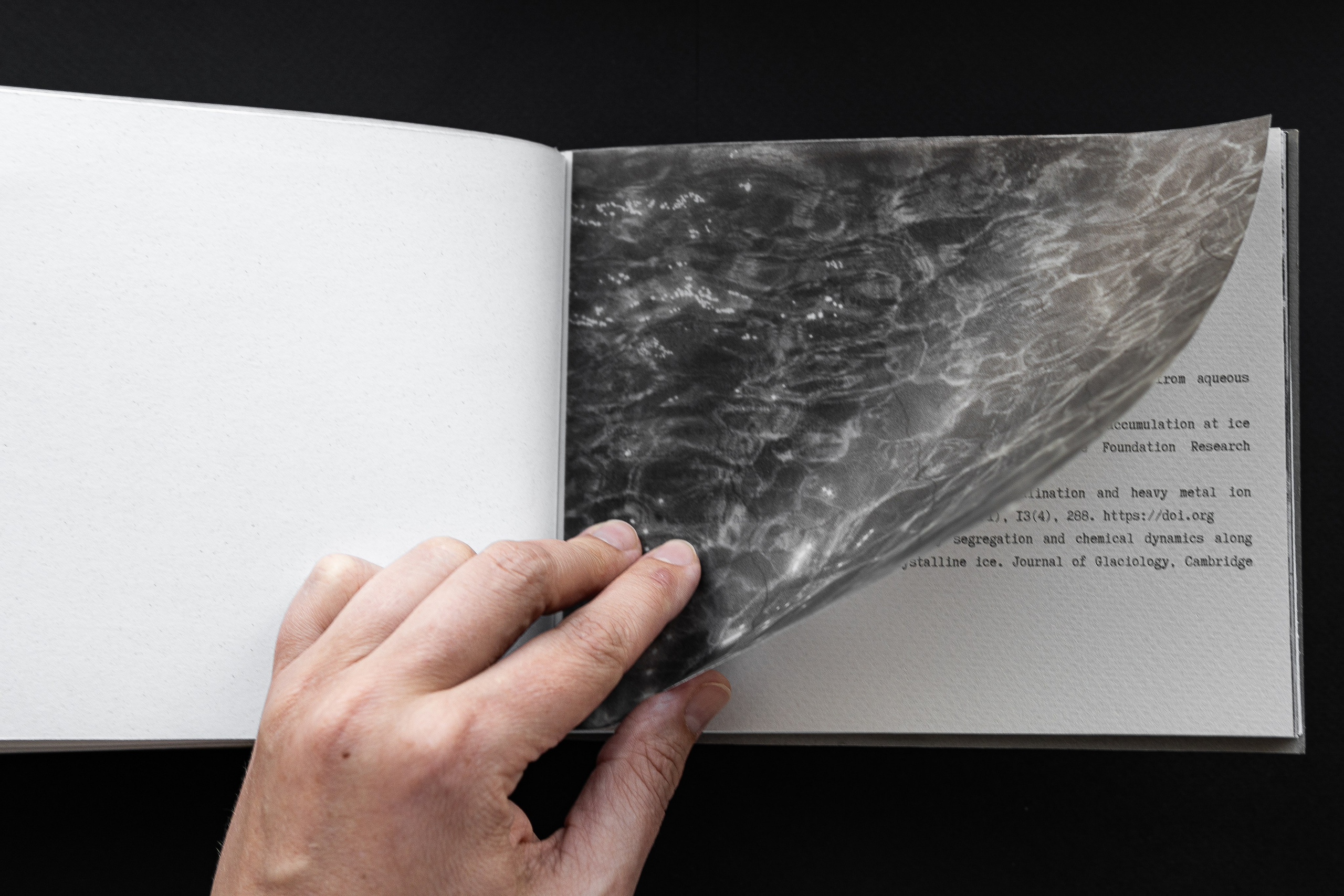 «Талая вода» // «Meltwater» Авторский зин, книга художника. Полностью ручная сборка. Фотограф — документалист Елена Серафимова