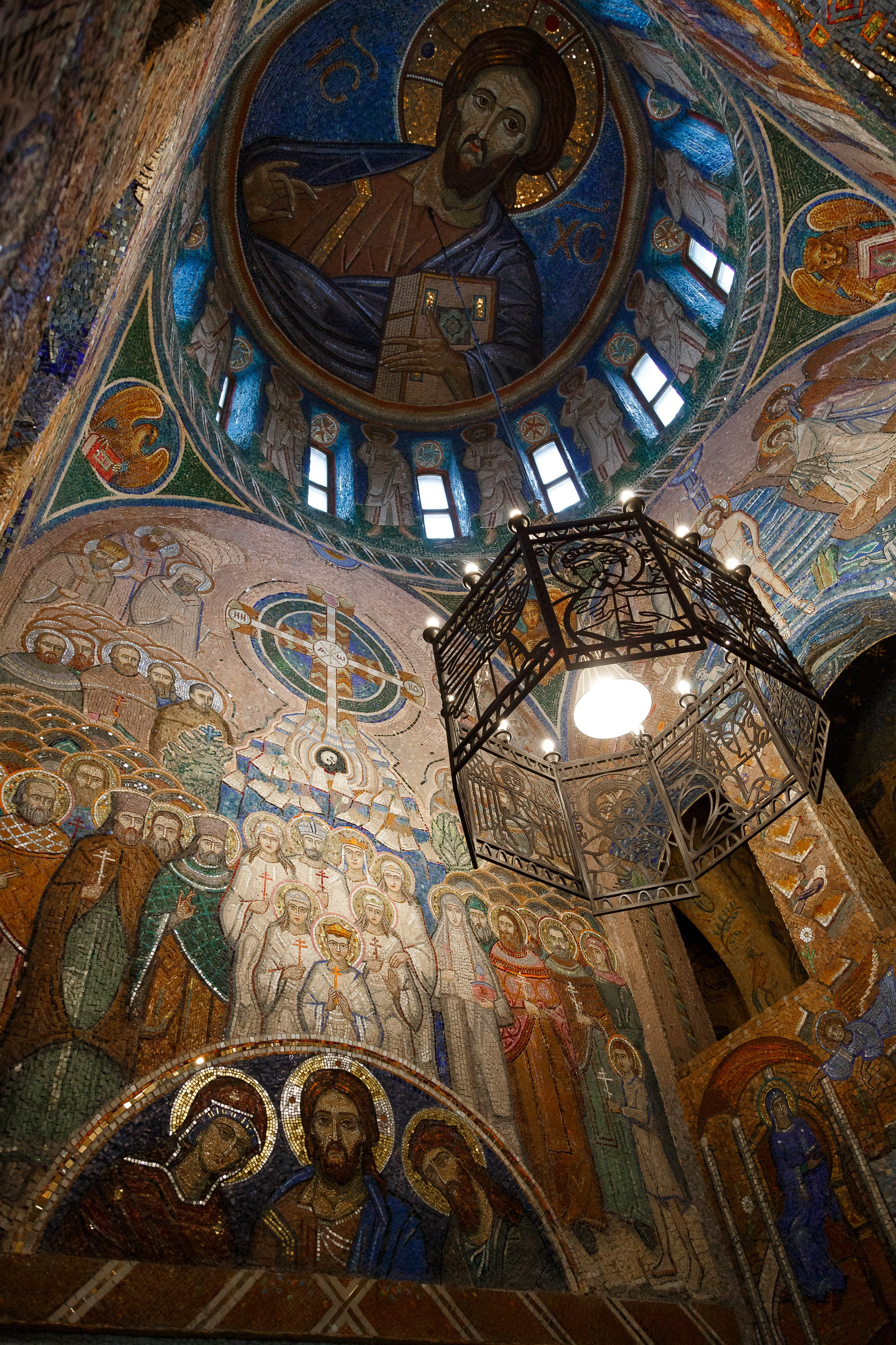 Крещение в храме Владимира Священномученика и Новомучеников и Исповедников Российских в Петровском храме. Фотограф Юревич Арсений.