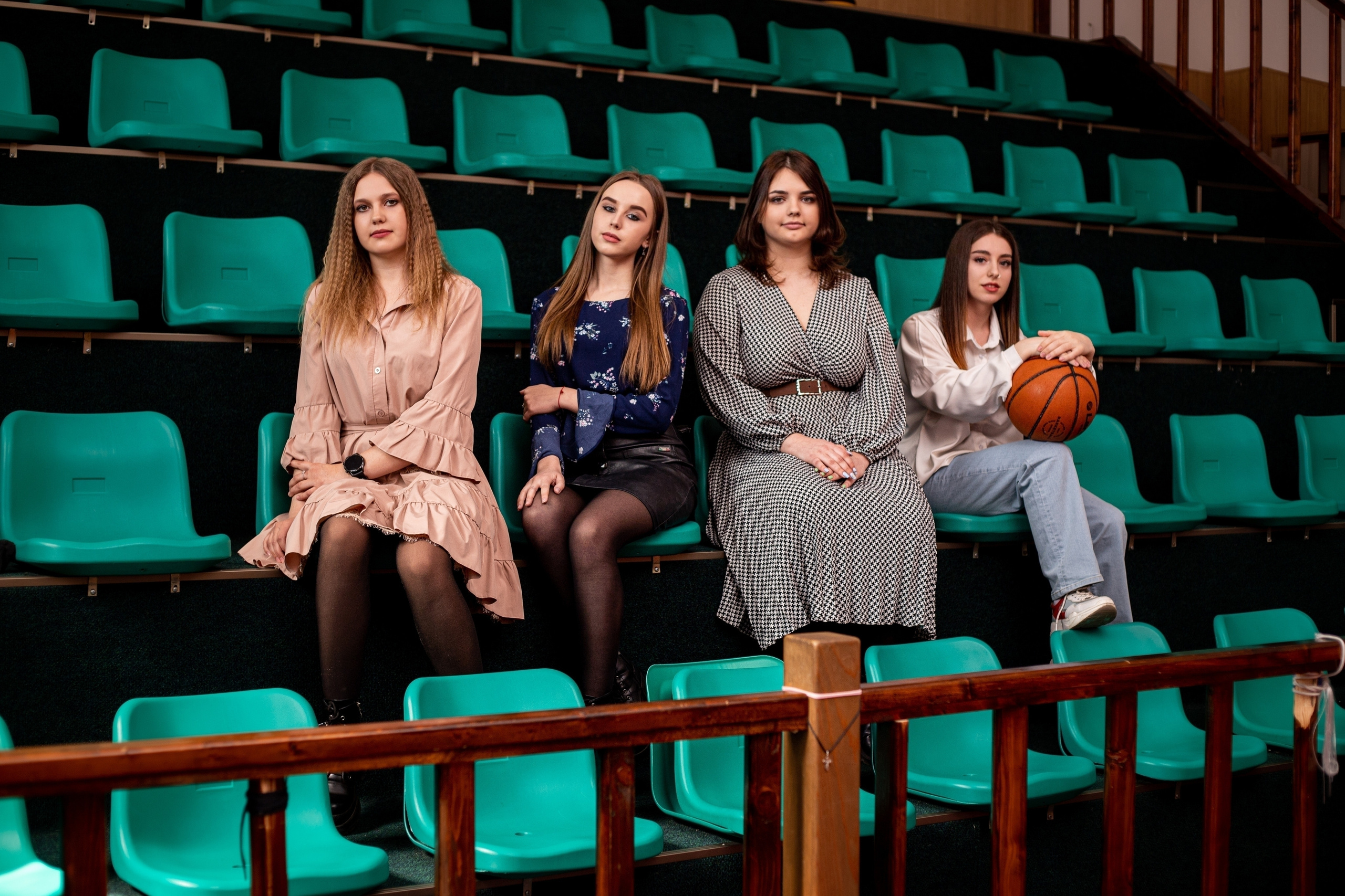 Выпускные фотокниги делают и в колледжах 😉