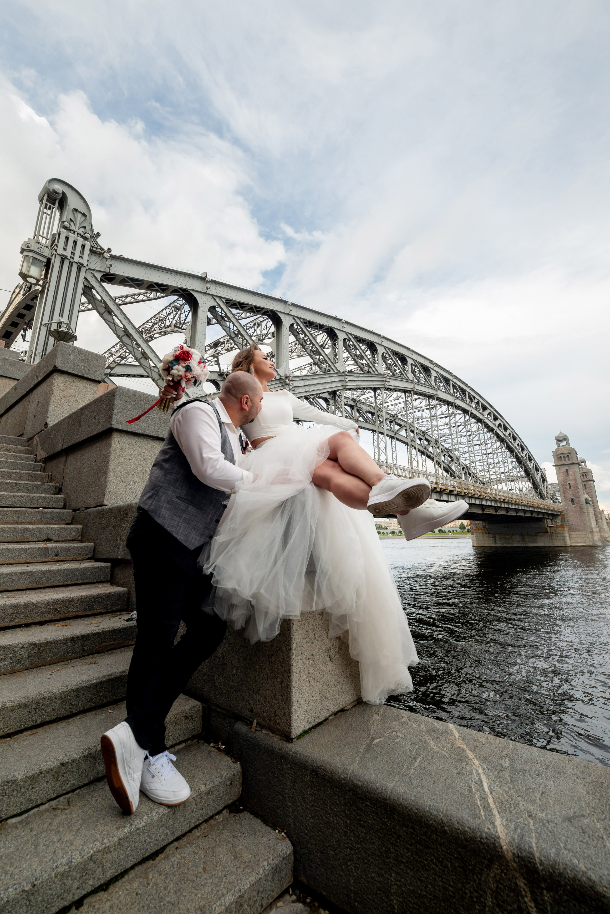 Экстравагантная свадебная фотосессия Светланы и Славы по нетрадиционным и оригинальным местам для свадебной прогулки в Санкт-Петербурге. Портретный, семейный и свадебный фотограф в Санкт-Петербурге и в Пушкине Ширяев Денис