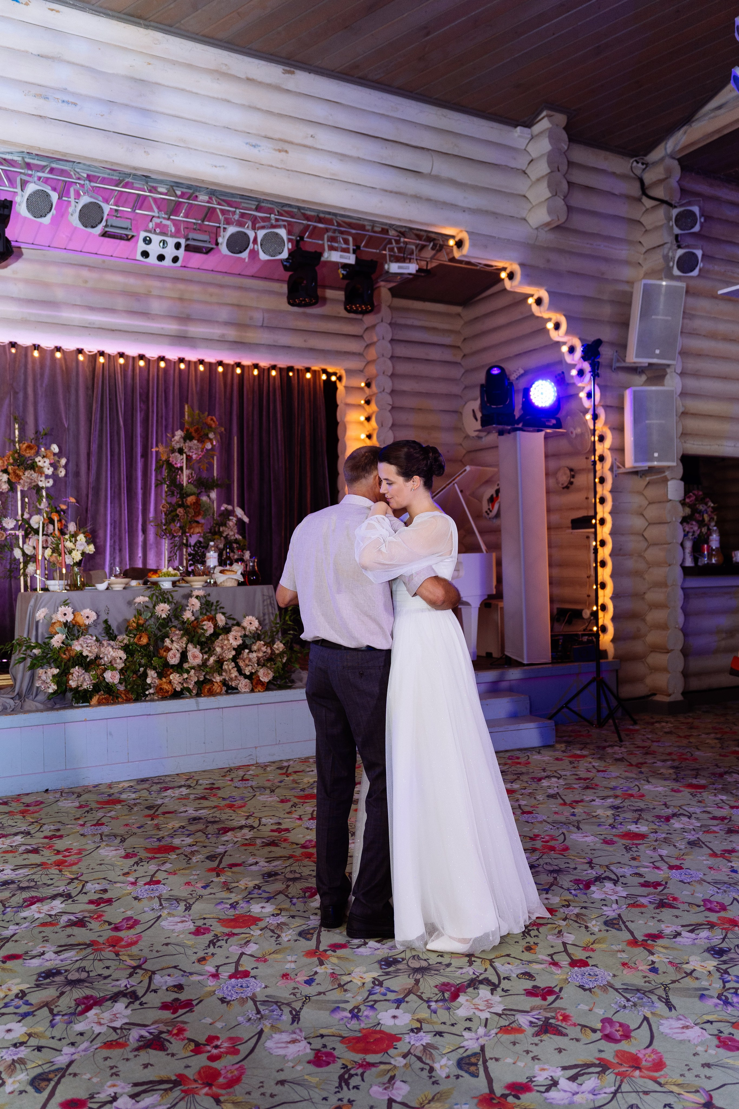 Свадьба Олега и Виктории в клубе «Ближняя дача»