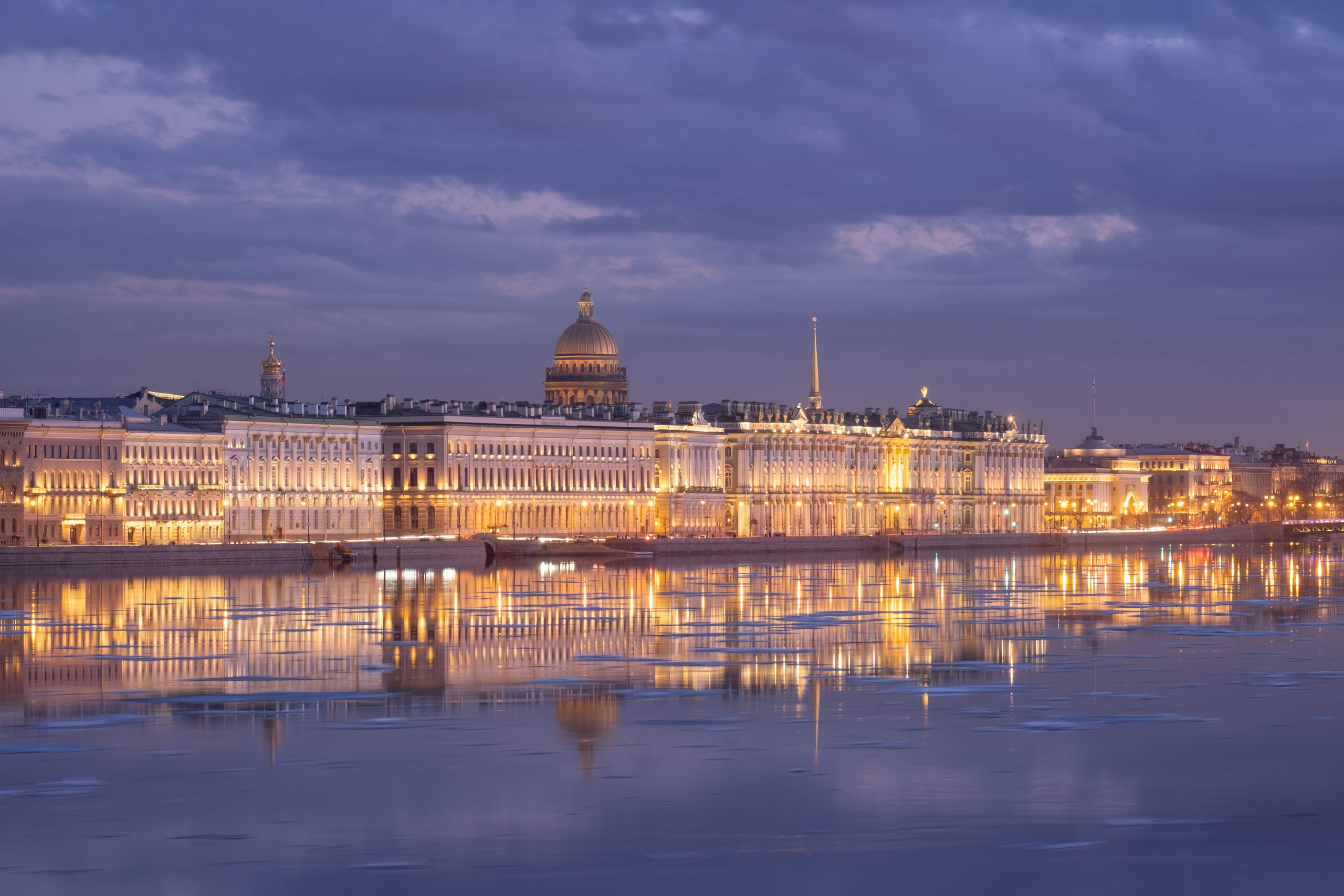 Галерея работ в жанре пейзажа, городского пейзажа и архитектуры. Покупка лицензий для коммерческого использования. Интерьерный фотограф в Санкт-Петербурге Михаил Азаров. Печать и продажа фотографий
