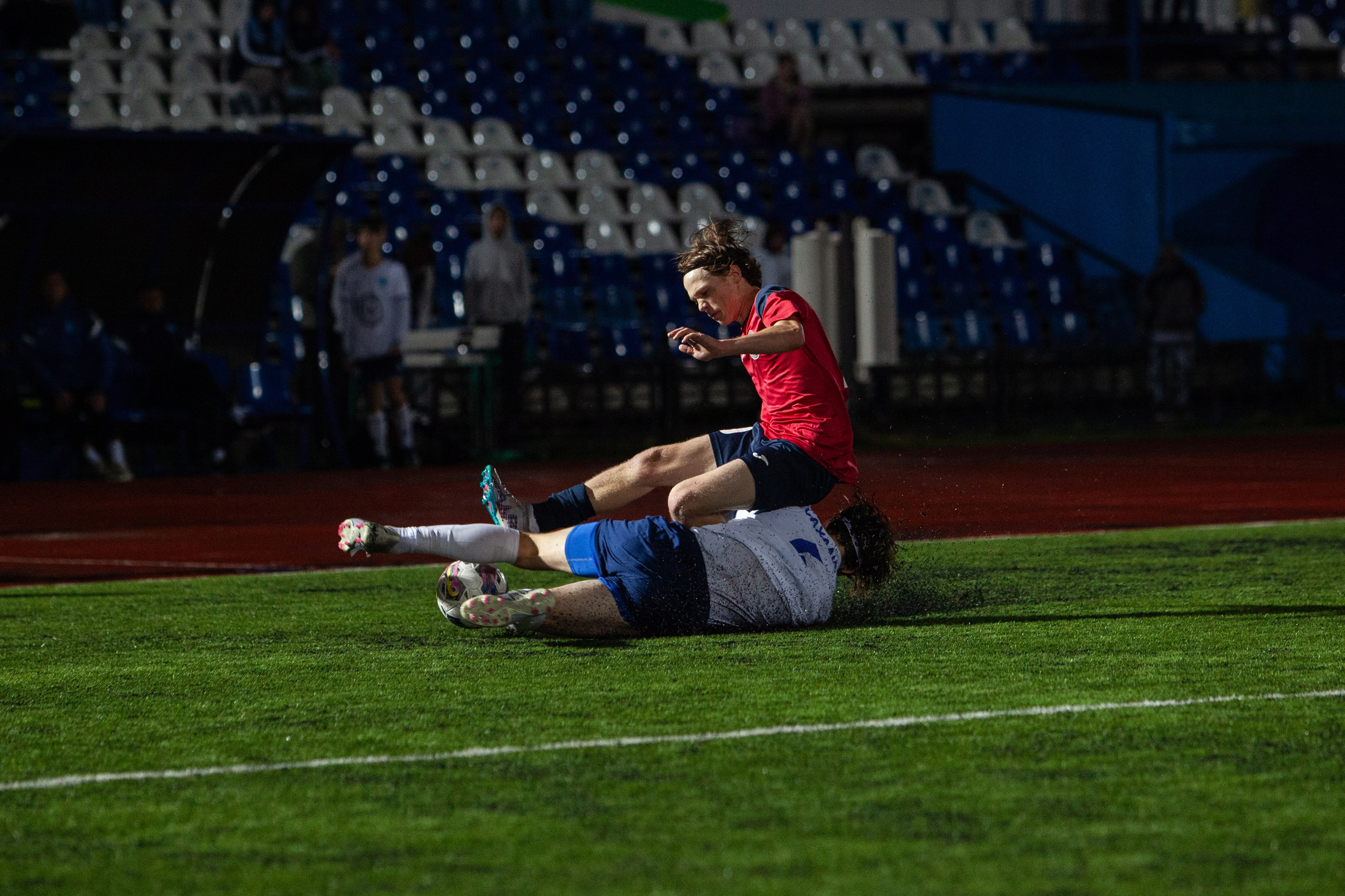 Матч юношеской футбольной лиги между командами СШ «Сахалин» и «СШОР № 1» (Комсомольск-на-Амуре) (U-18). Кутузов Евгений Фотограф в Южно-Сахалинске