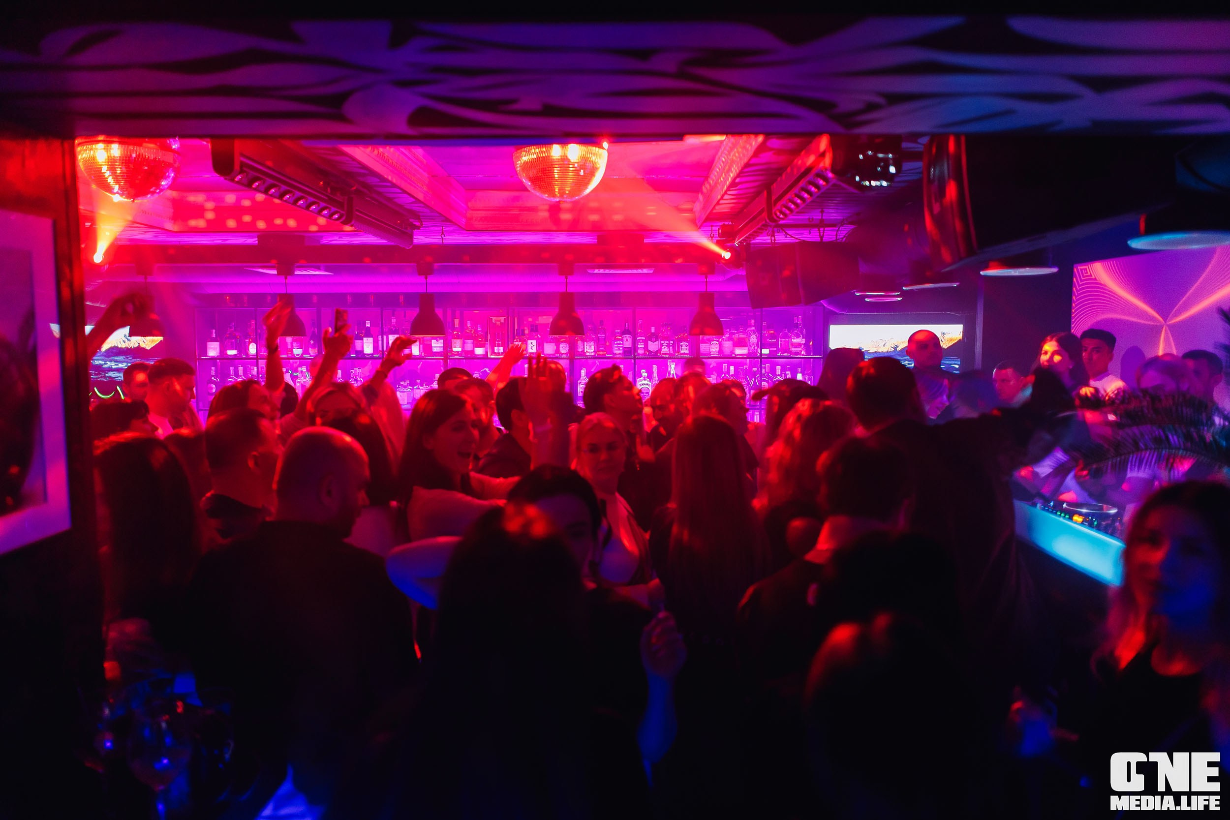 Репортаж с субботней тусовки в Nisha. One Media Life: фоторепортажи, фотоотчеты с мероприятий и заведений
