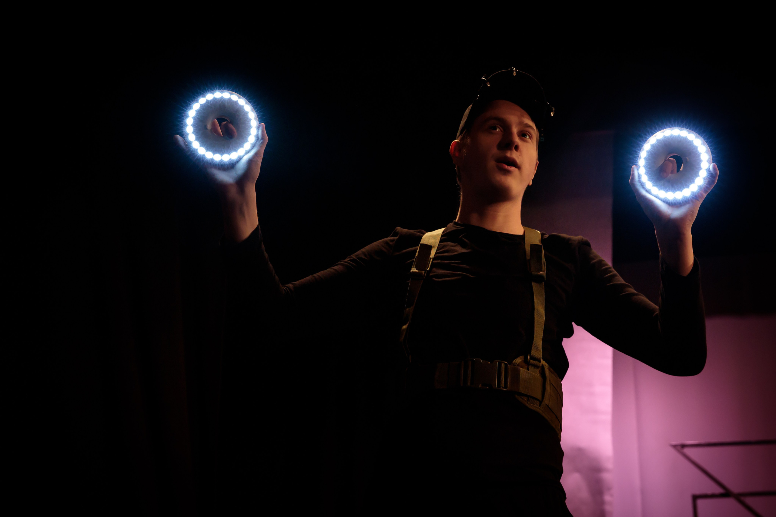 Смотри наверх!. Санкт-Петербургский драматический театр «Палитра»