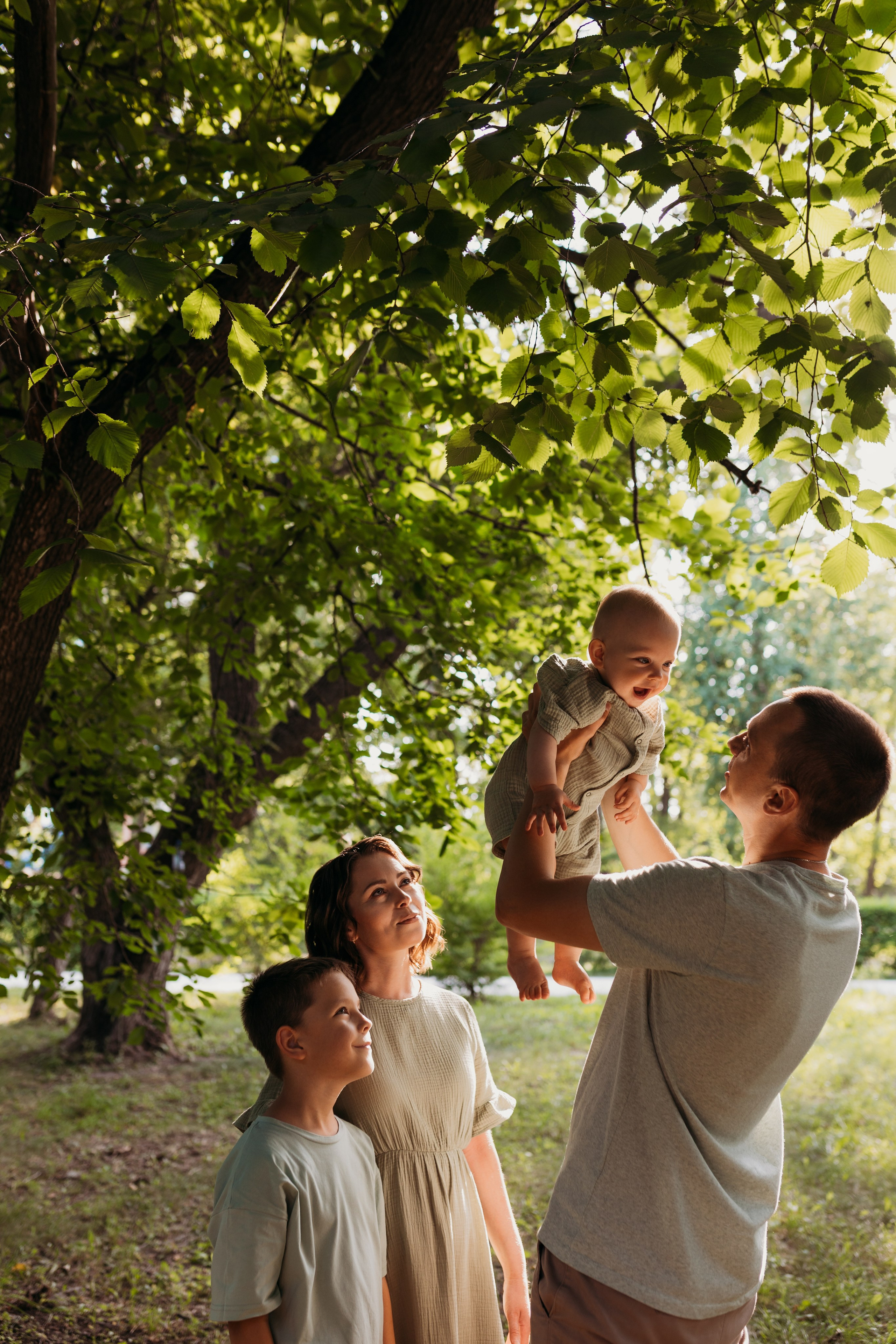 Семейные фотосессии на улице Барнаул. Фотограф новорожденных в г. Барнаул Ренпенинг Катерина