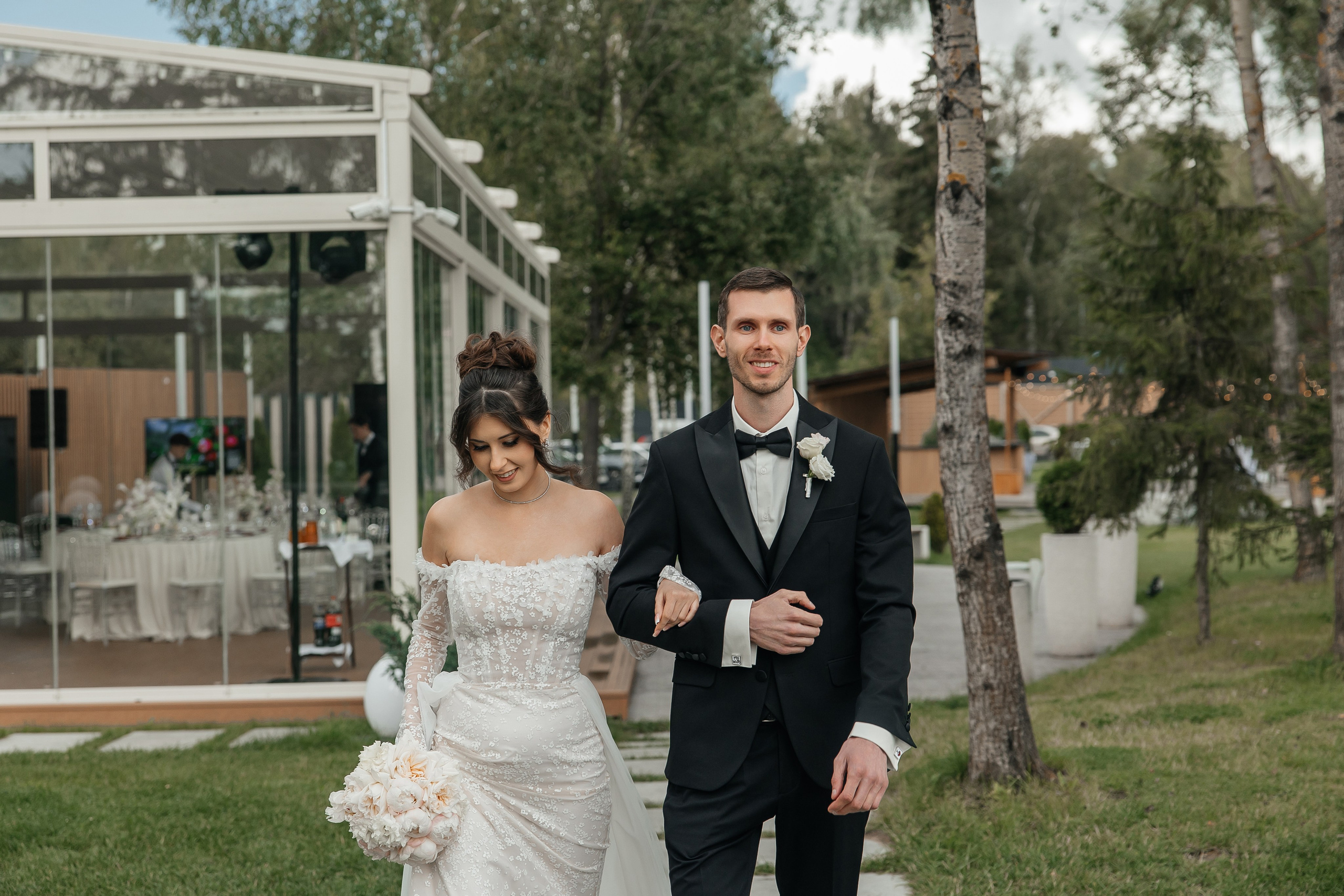 Свадьба на площадке THE SUN LAKE VERANDA на озере Сенеж Солнечногорск