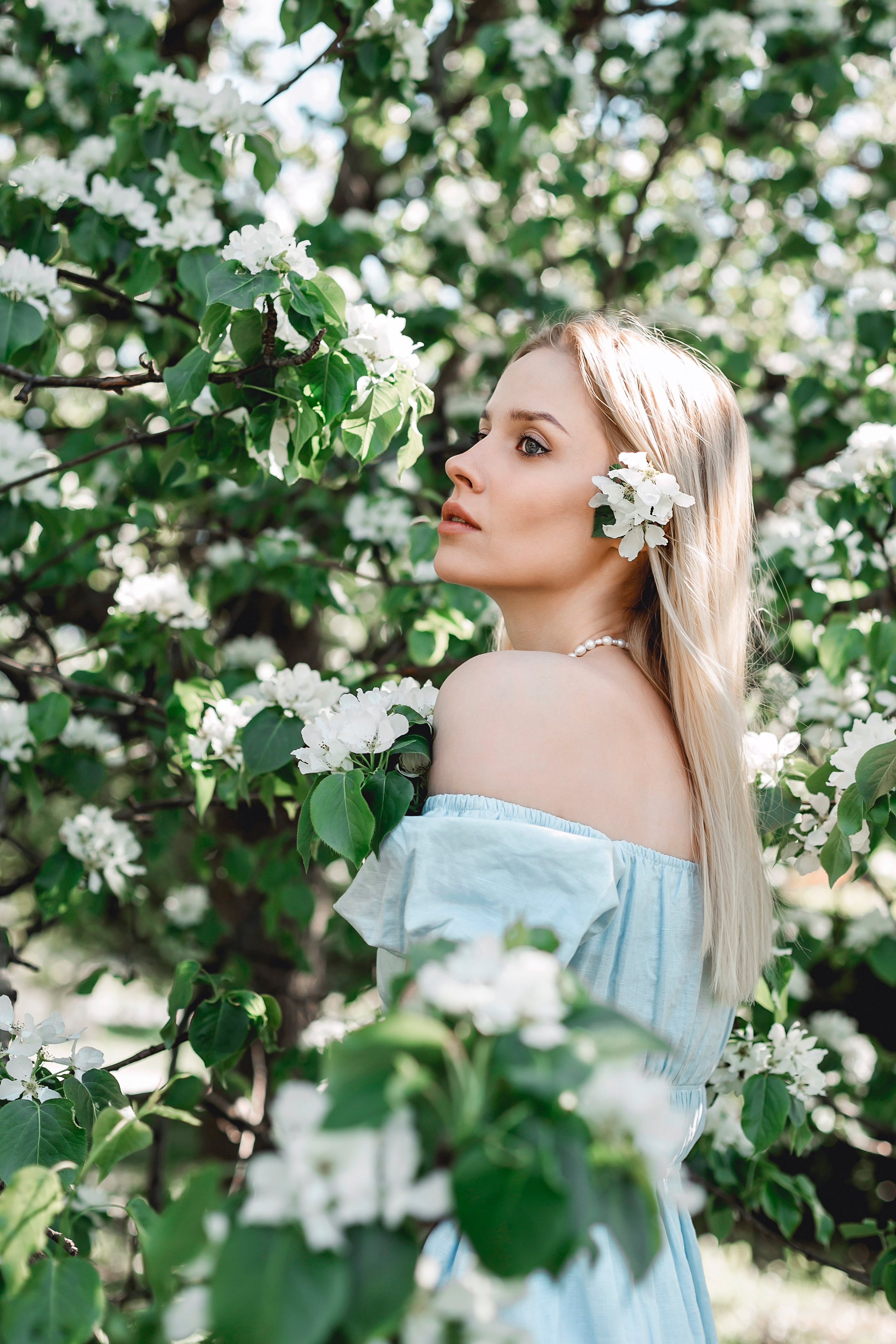 Фотосессия в цветущих садах. Деловая и Бизнес съемка в Москве Инесса Грушко