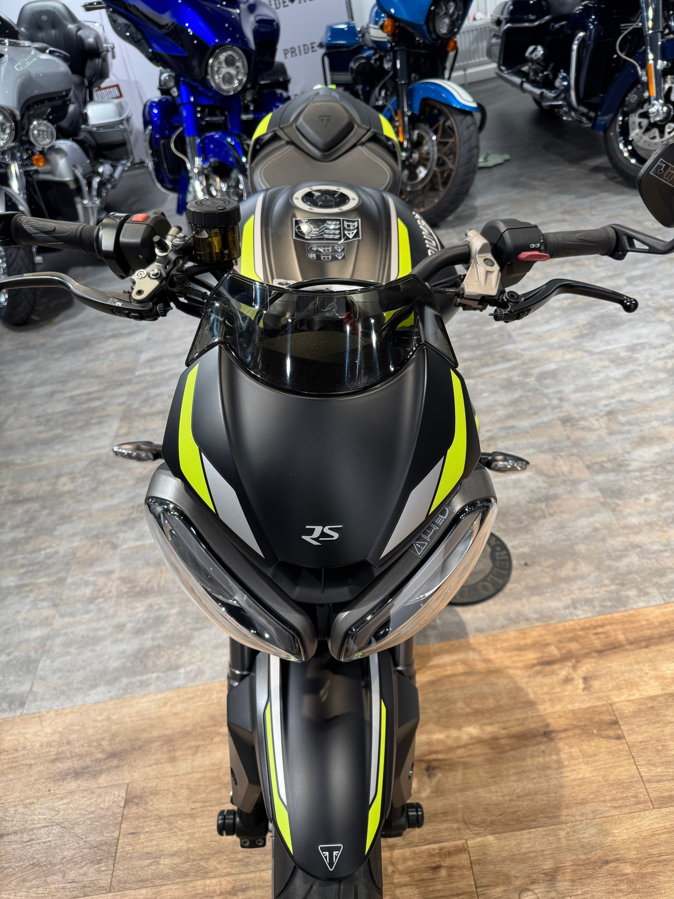 Triumph Street Triple 765 RS 2020. Hello Davidson, Москва. Только хорошие мотоциклы…