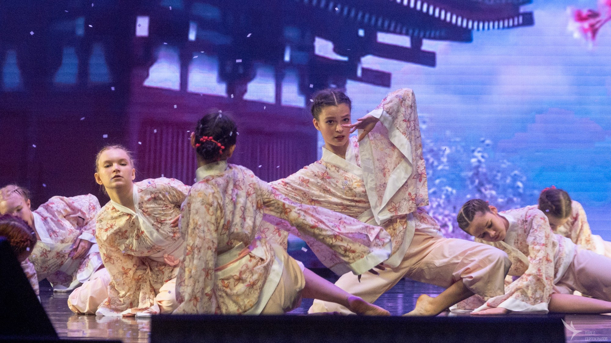 Юбилейный концерт студии эстрадного танца «Изумрудный город». Репортажный фотограф в Казани Павел Серпокрылов