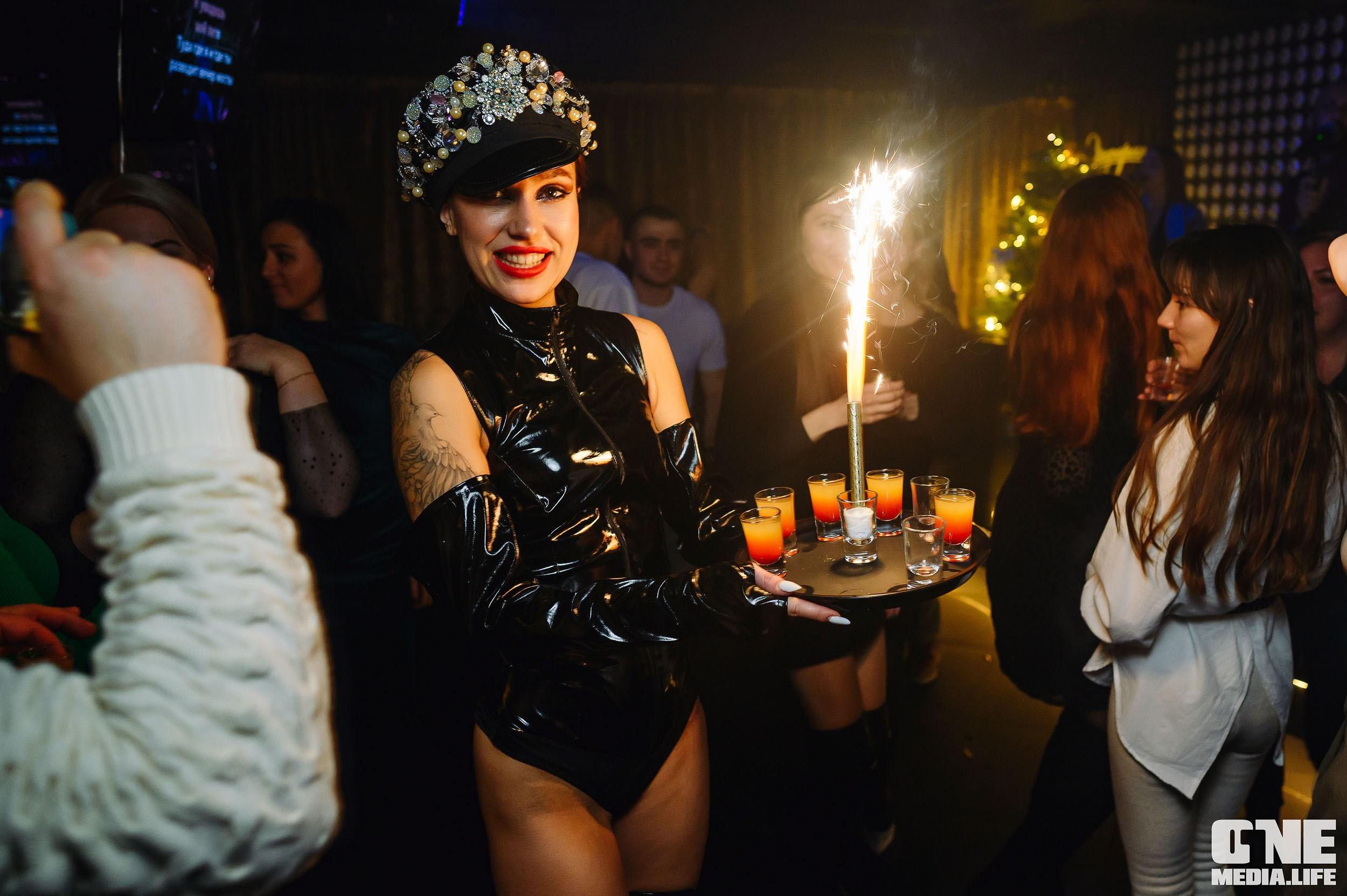 Theater Show в караоке-клубе Эйфория. Часть 2. One Media Life: фоторепортажи, фотоотчеты с мероприятий и заведений