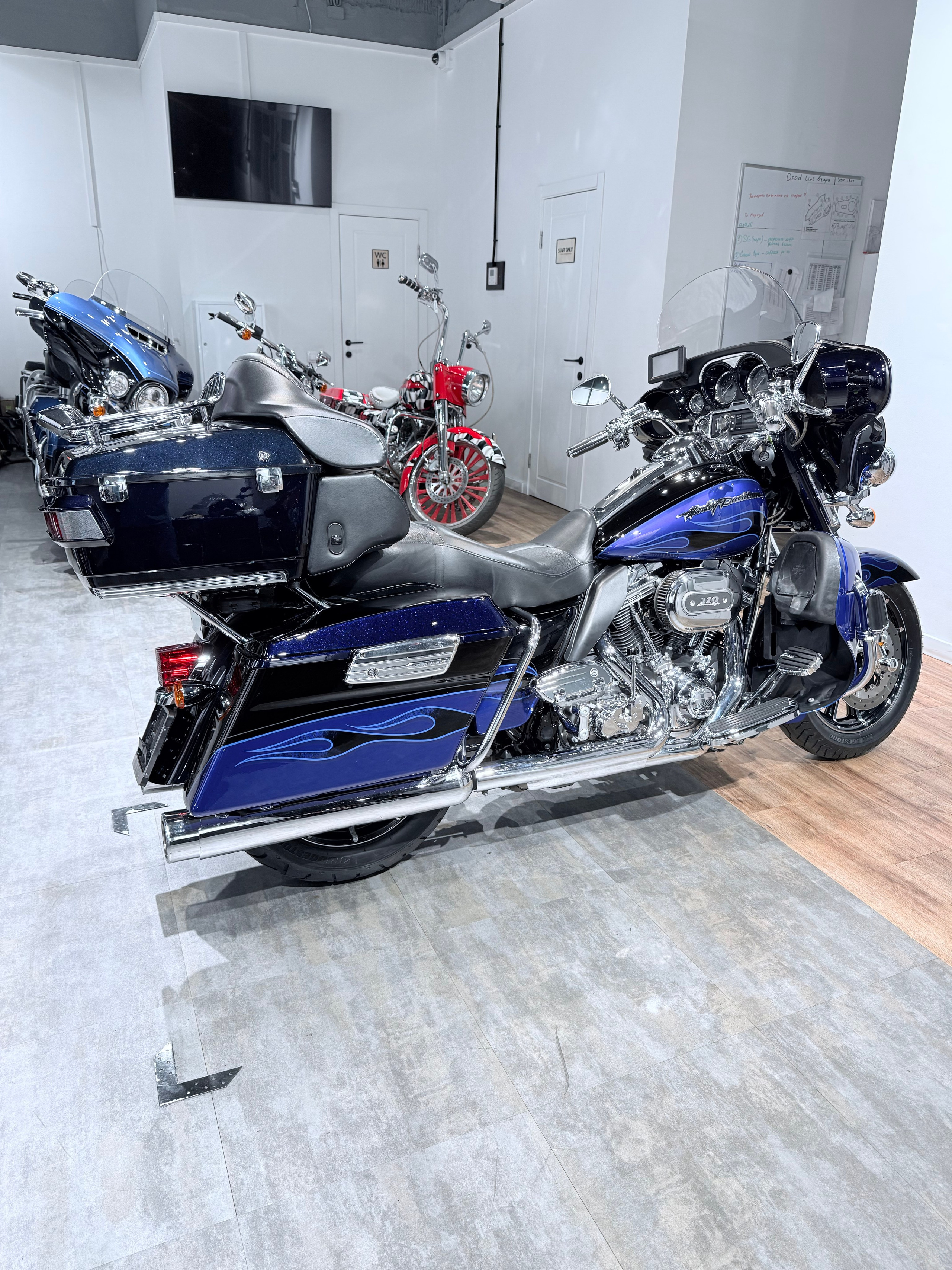 CVO Limited (Twilight Blue Candy). Hello Davidson, Москва. Только хорошие мотоциклы…