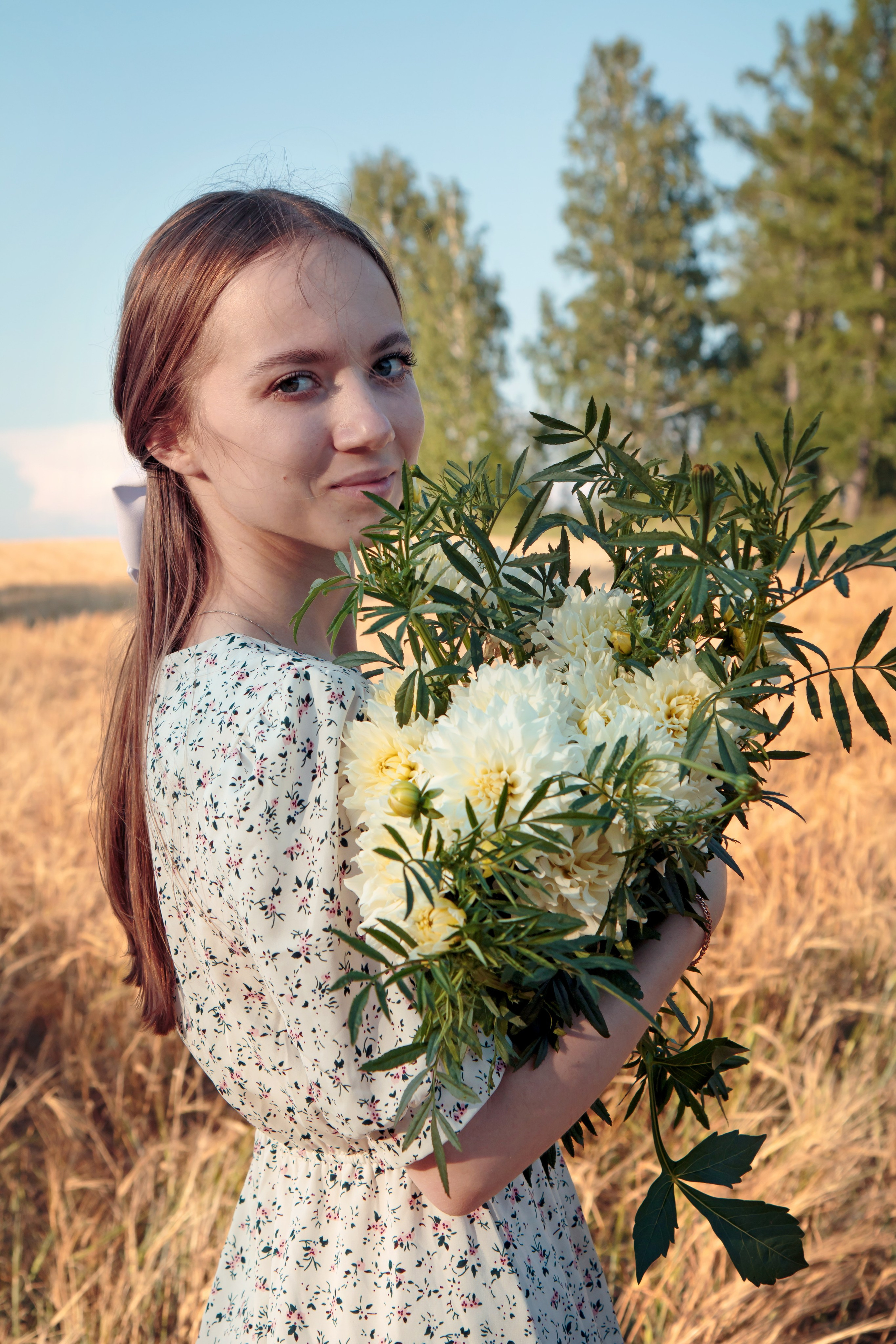 Фотосессия в поле. Фотограф в Шелехове, лучшие выпускные альбомы в Шелехове