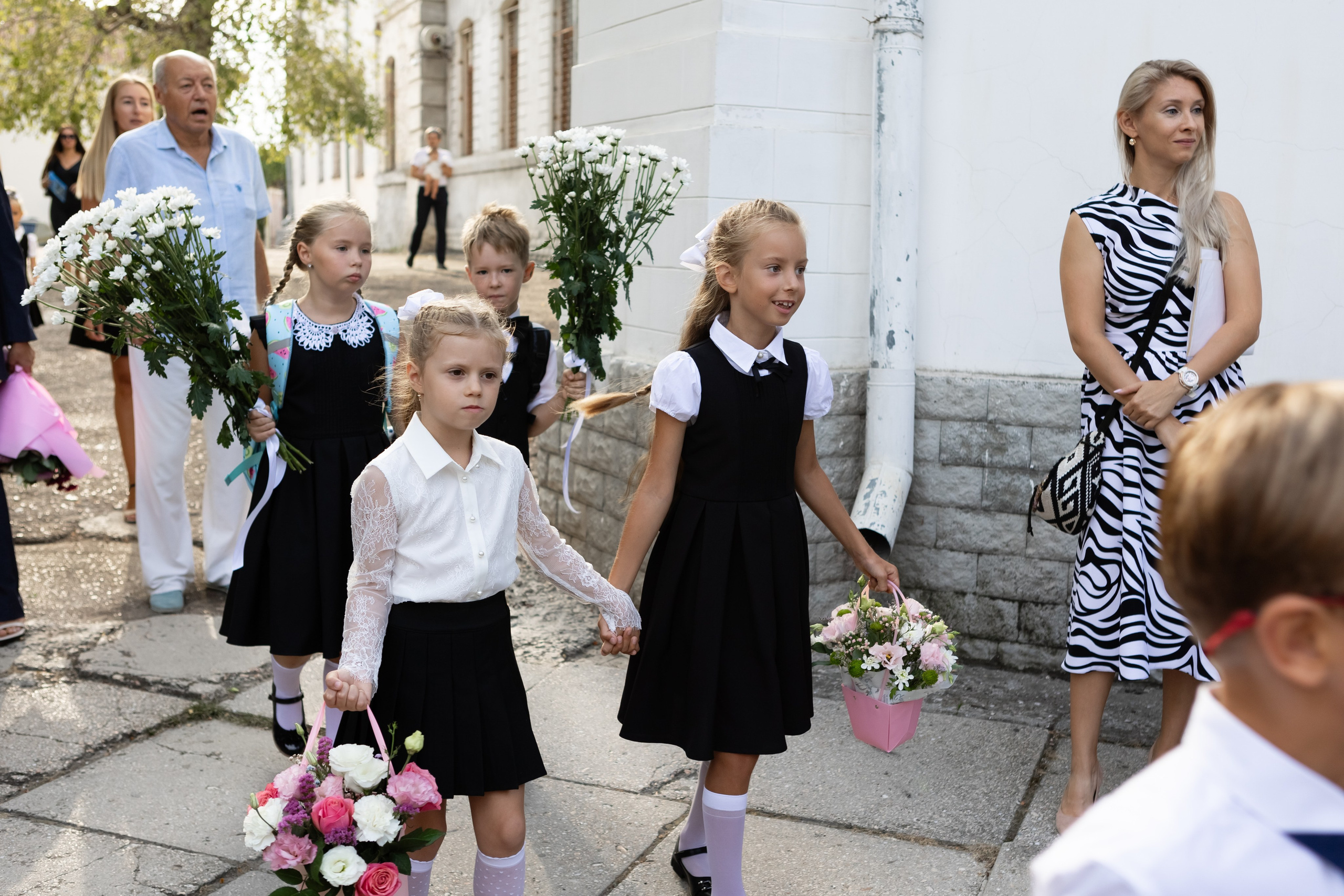 Первый раз — в первый класс. Фотосессия первоклассников 1 сентября. Свадебный фотограф, фотосъемка в Крыму, Севастополе, Симферополе, Ялте