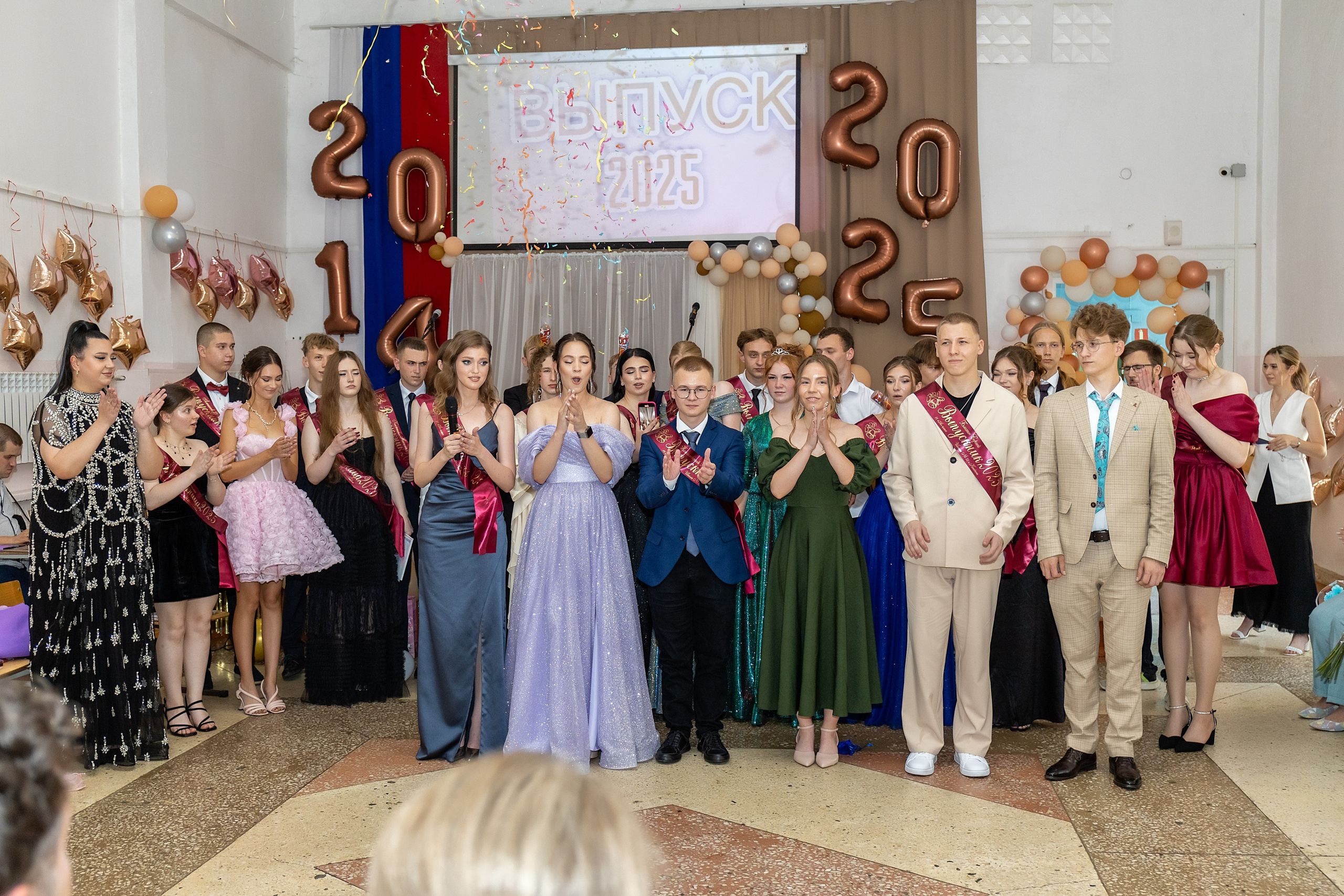 Выпускной. Школа 22, 11 класс. Стильный выпускной альбом Владивосток фотограф Вероника Мигачева