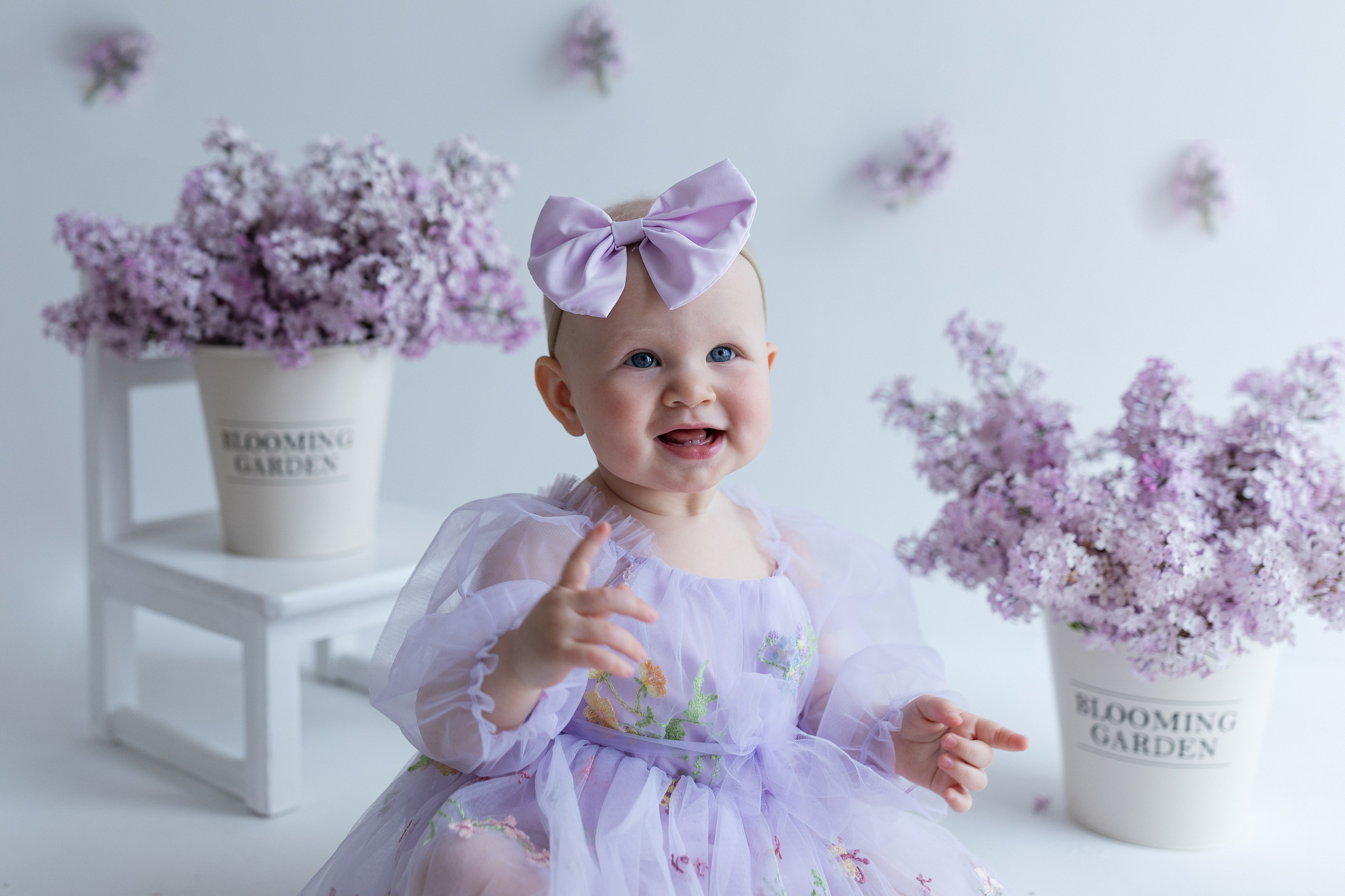 Малышки и сирень. Фотограф на годик Хабаровск Детский и семейный фотограф в Хабаровске Юлия Матвиенко