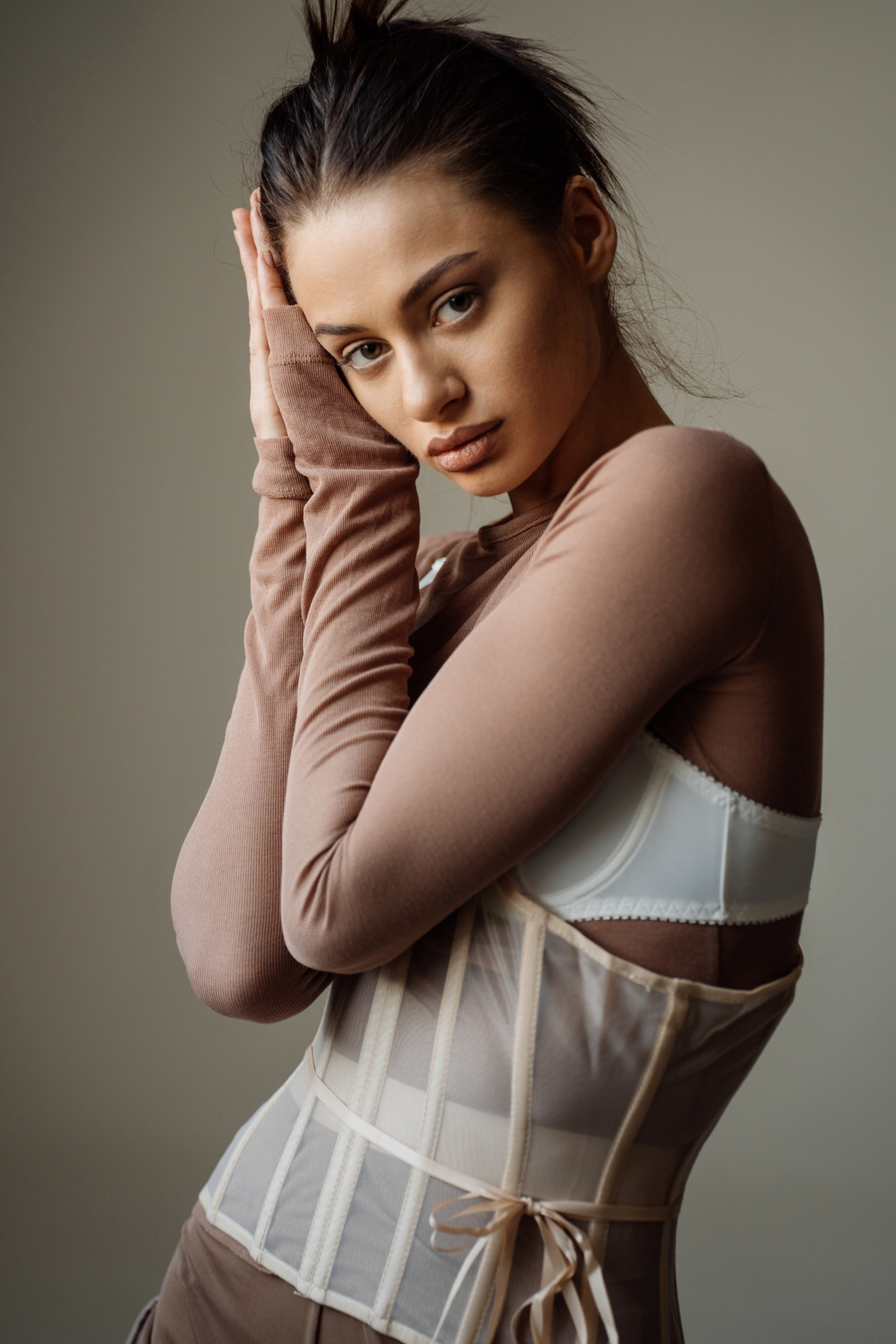 Fashion-съёмка модели Алина М в одежде для каталога и брендов в Новосибирске