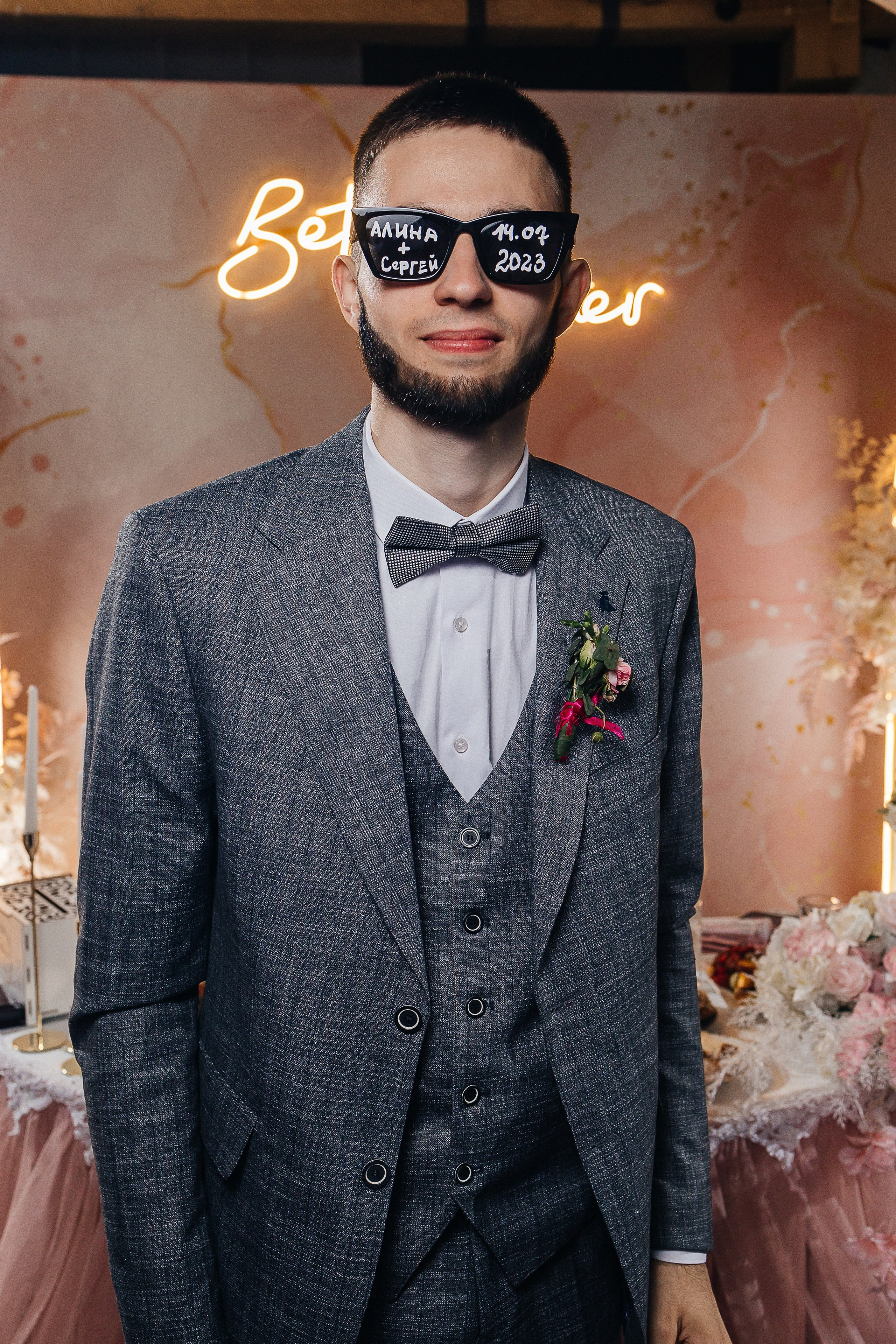 Чувственная первая встреча пары в отеле. Олег Сверчков | Свадебный фотограф Вологда