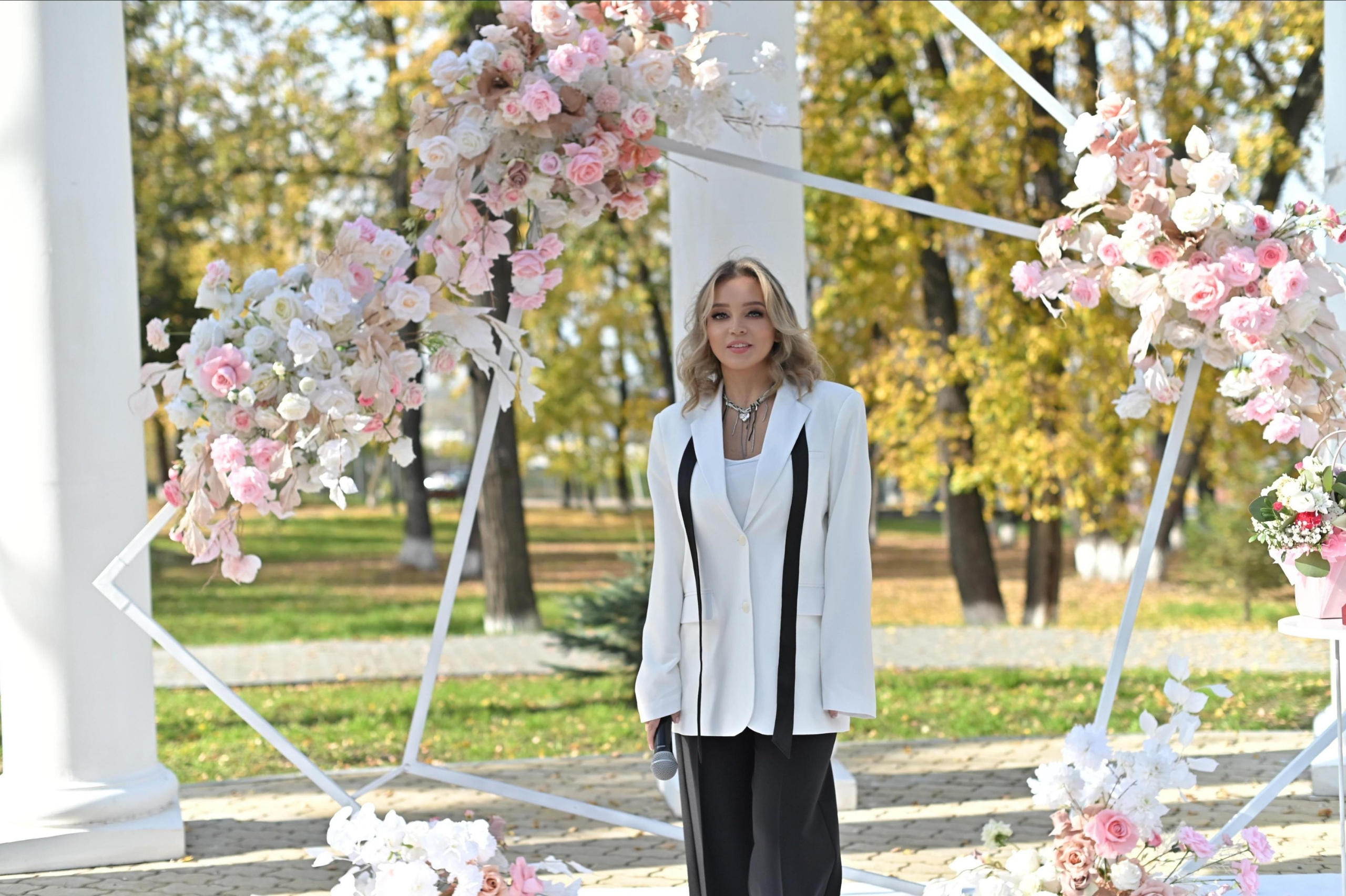 Ведущая на свадьбу и любой праздник в Екатеринбурге — Татьяна Овчинникова. Создаю эмоции