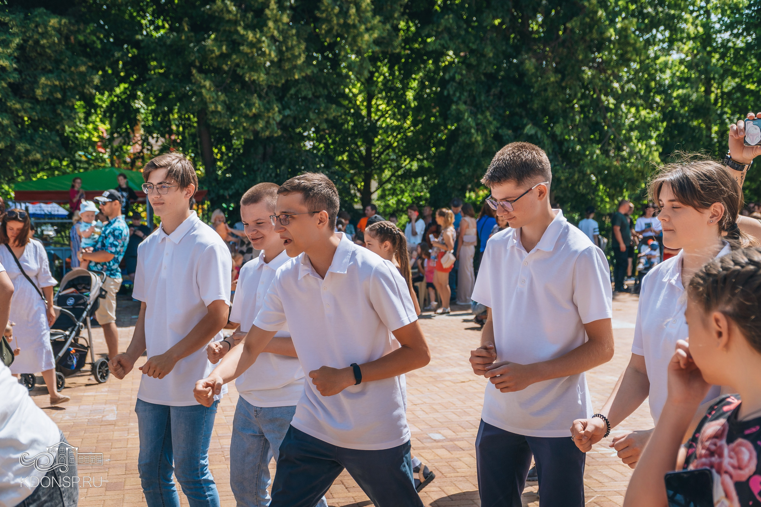 Должны смеяться дети. Новотитаровский Дом культуры