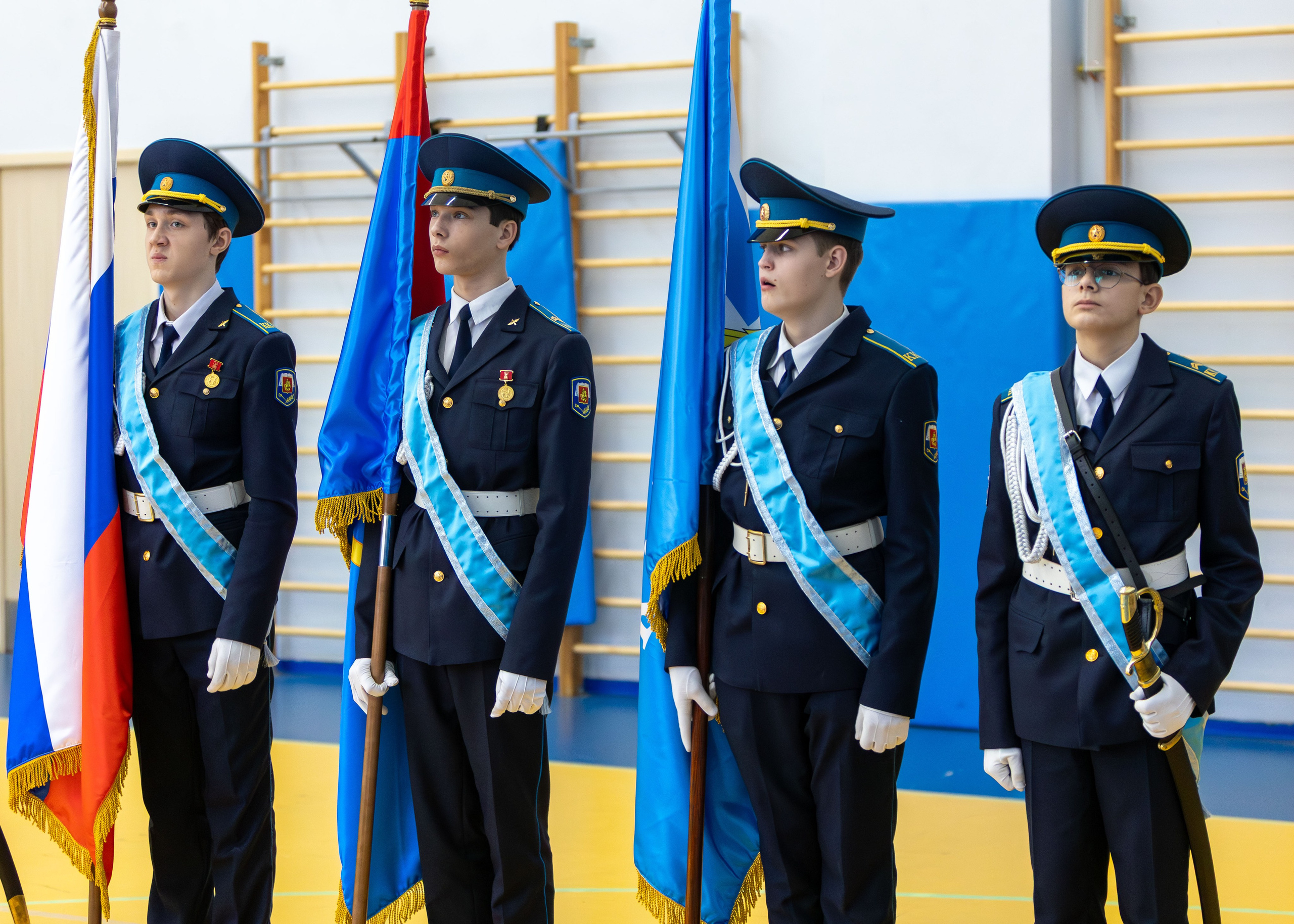 кадеты со знаменами гимназия №7 Подольск посвящение в кадеты
