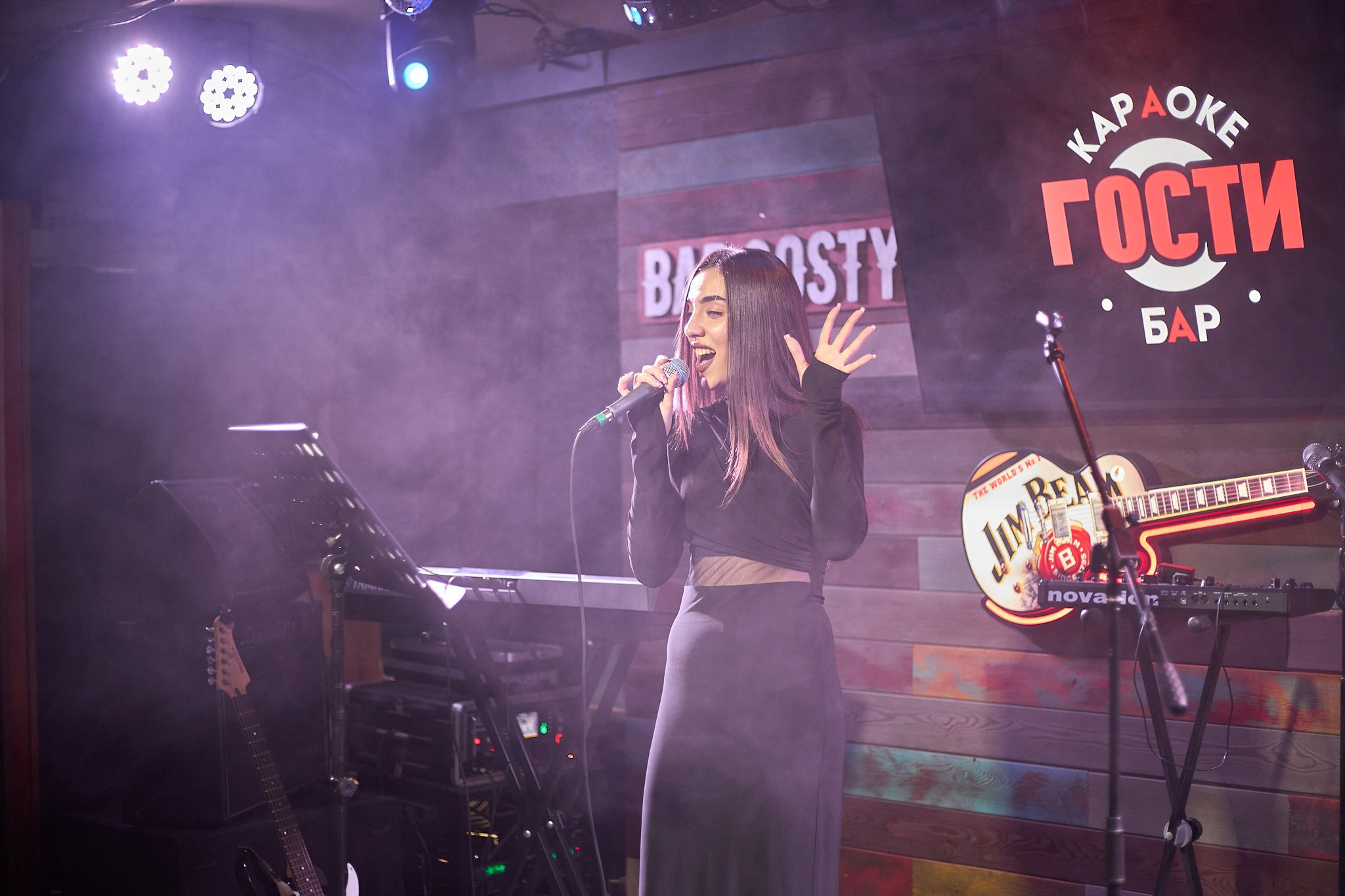 Концерт в баре «Гости». Фотограф Омск | Александр Вандеров