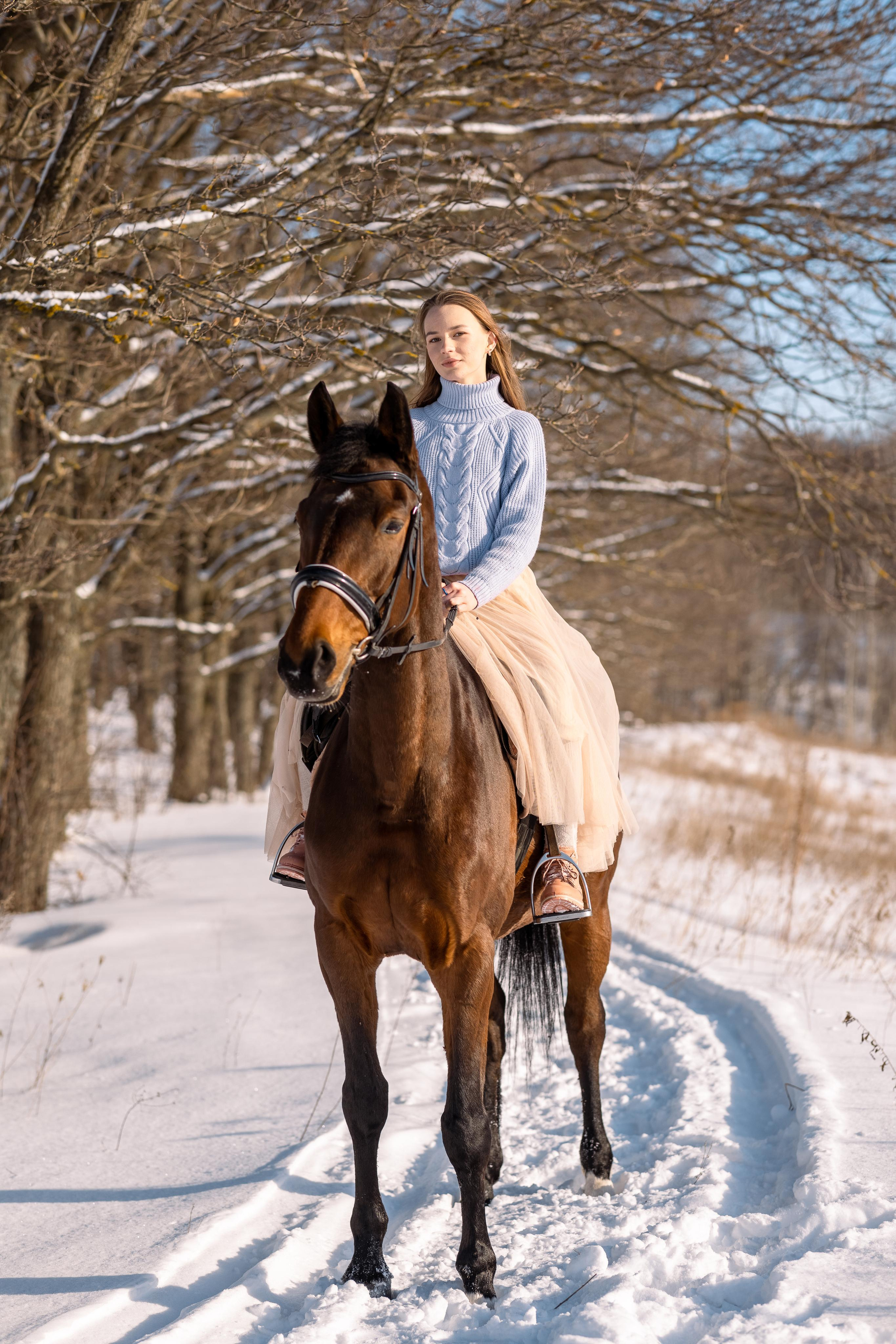 Таня и Оля с лошадью в Прилепах. Женский семейный фотограф Тула Москва Захарова Анна