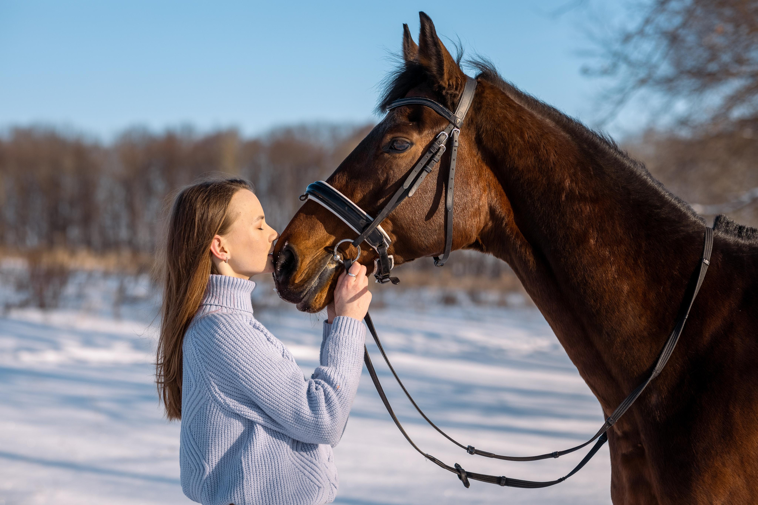 Таня и Оля с лошадью в Прилепах. Женский семейный фотограф Тула Москва Захарова Анна