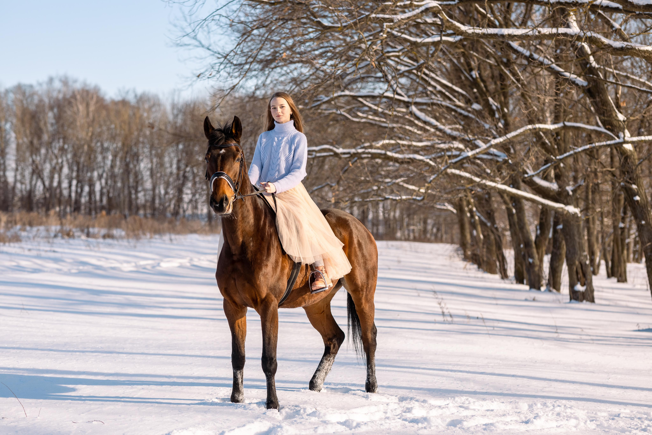 Таня и Оля с лошадью в Прилепах. Женский семейный фотограф Тула Москва Захарова Анна
