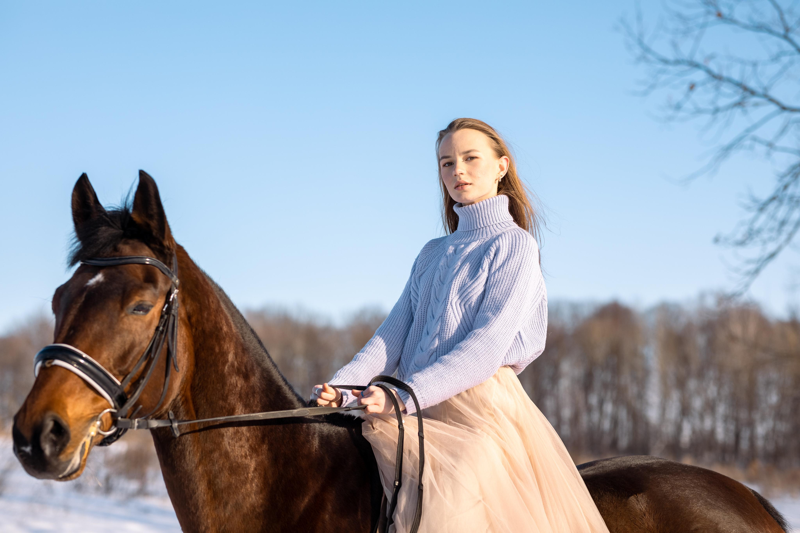 Таня и Оля с лошадью в Прилепах. Женский семейный фотограф Тула Москва Захарова Анна
