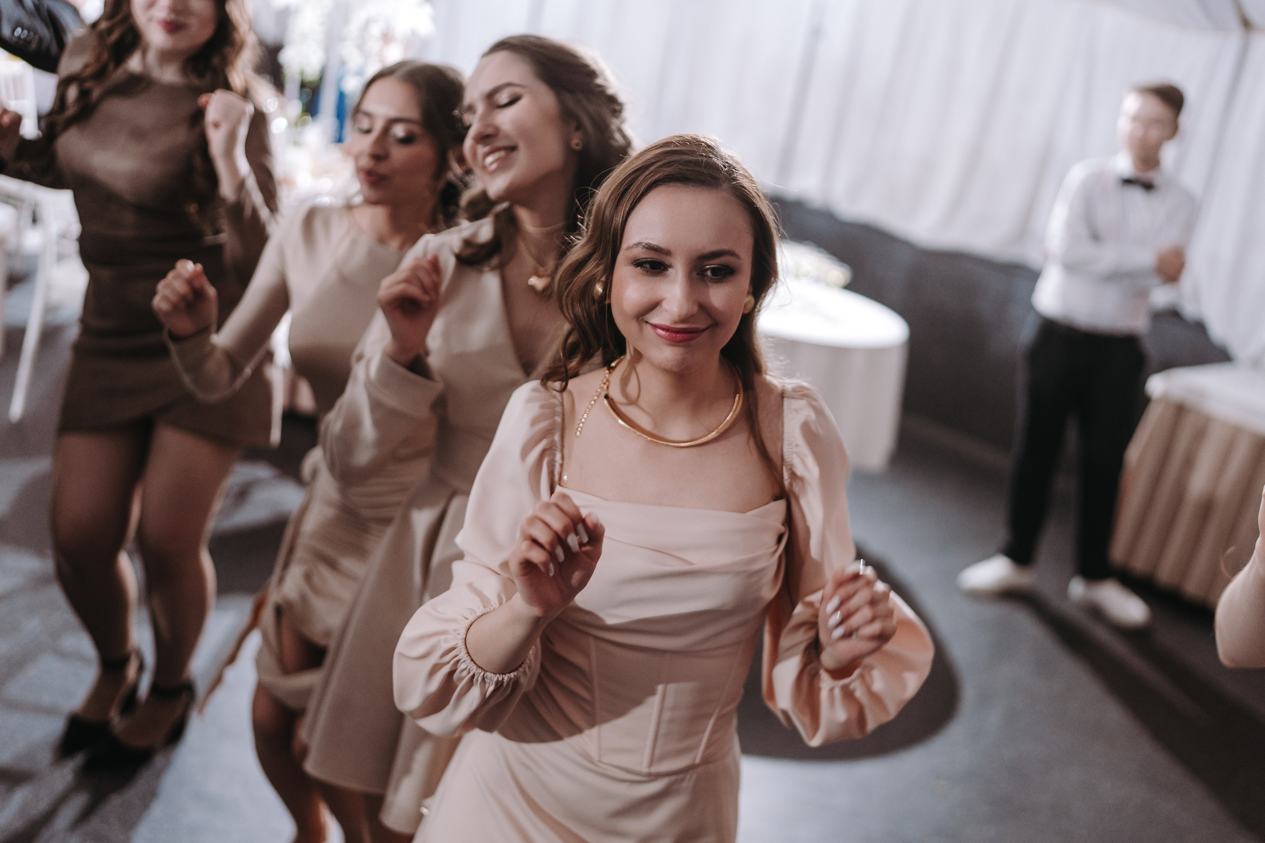 ГОСТИНИЦА АГИДЕЛЬ, ФОТОСТУДИЯ МОНОХРОМ, РЕСТОРАН ПРАВДА ХОЛЛ, ВЕДУЩИЙ АНДРЕЙ ОГНЕВ УФА