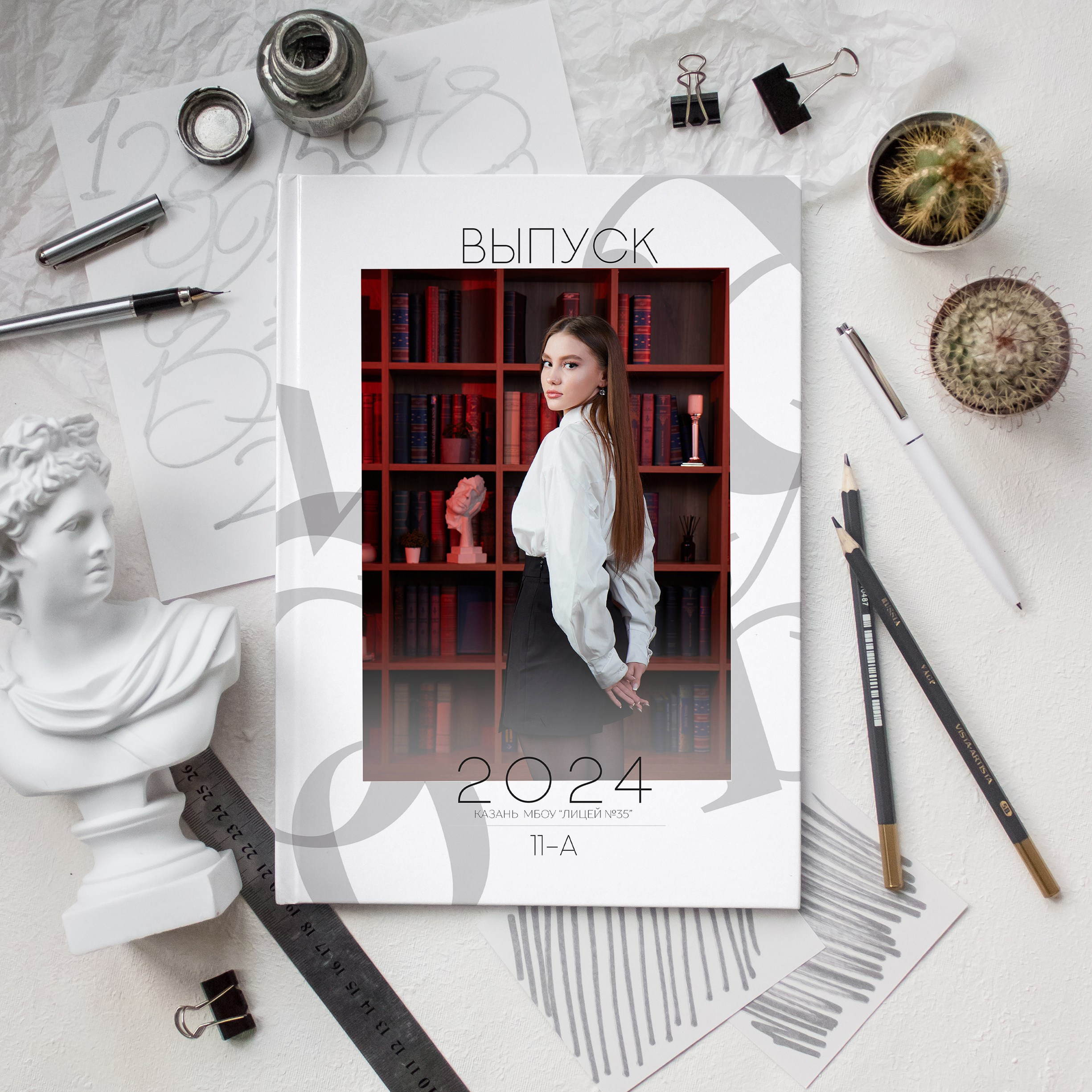 Стандартный белый школьный альбом в Казани. Школьный фотограф, выпускные альбомы