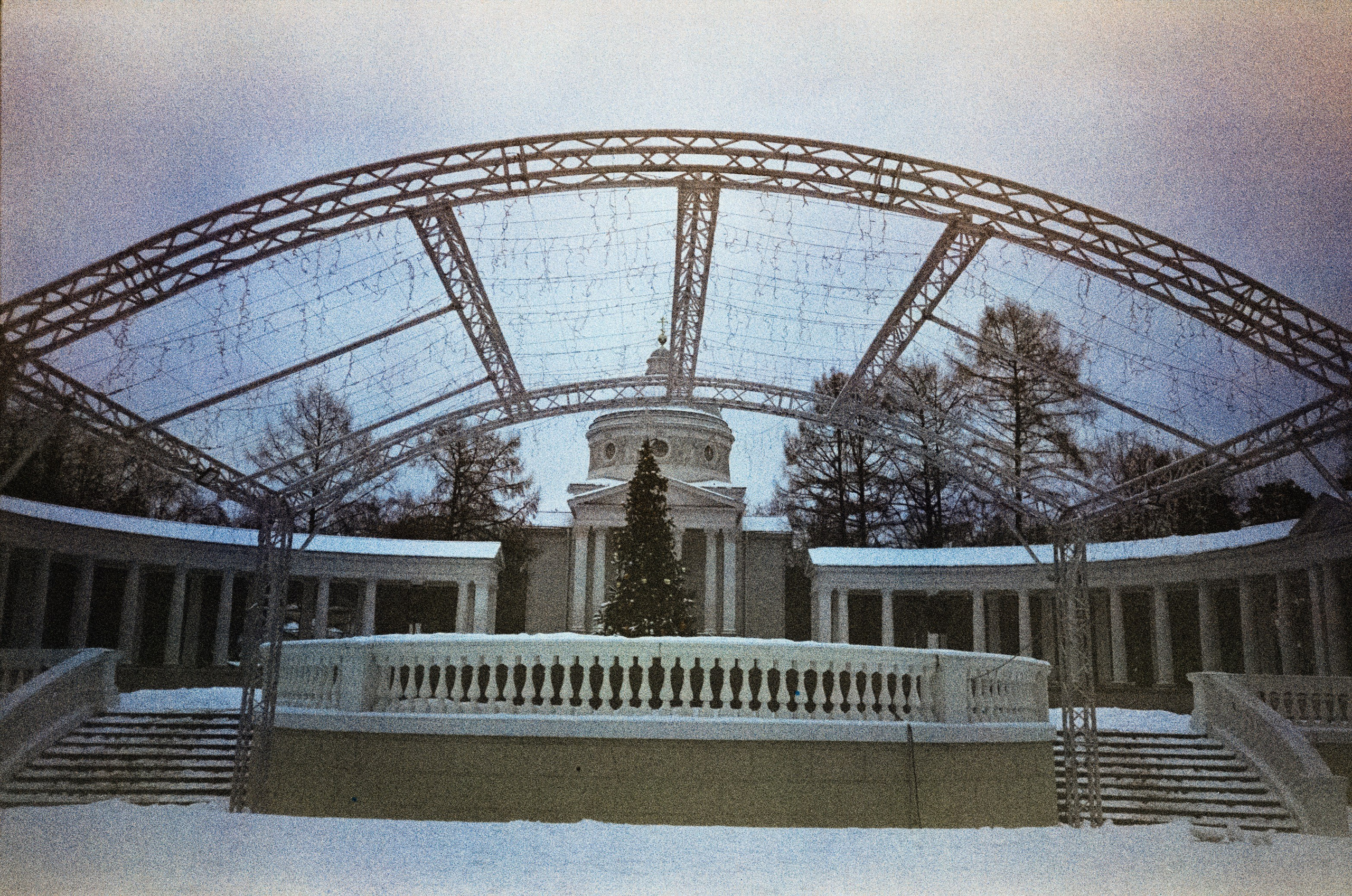 Fujicolor Superia 200 (просрочка) / Cosina CX-1 / 6 января 2025 года Усадьба Архангельское