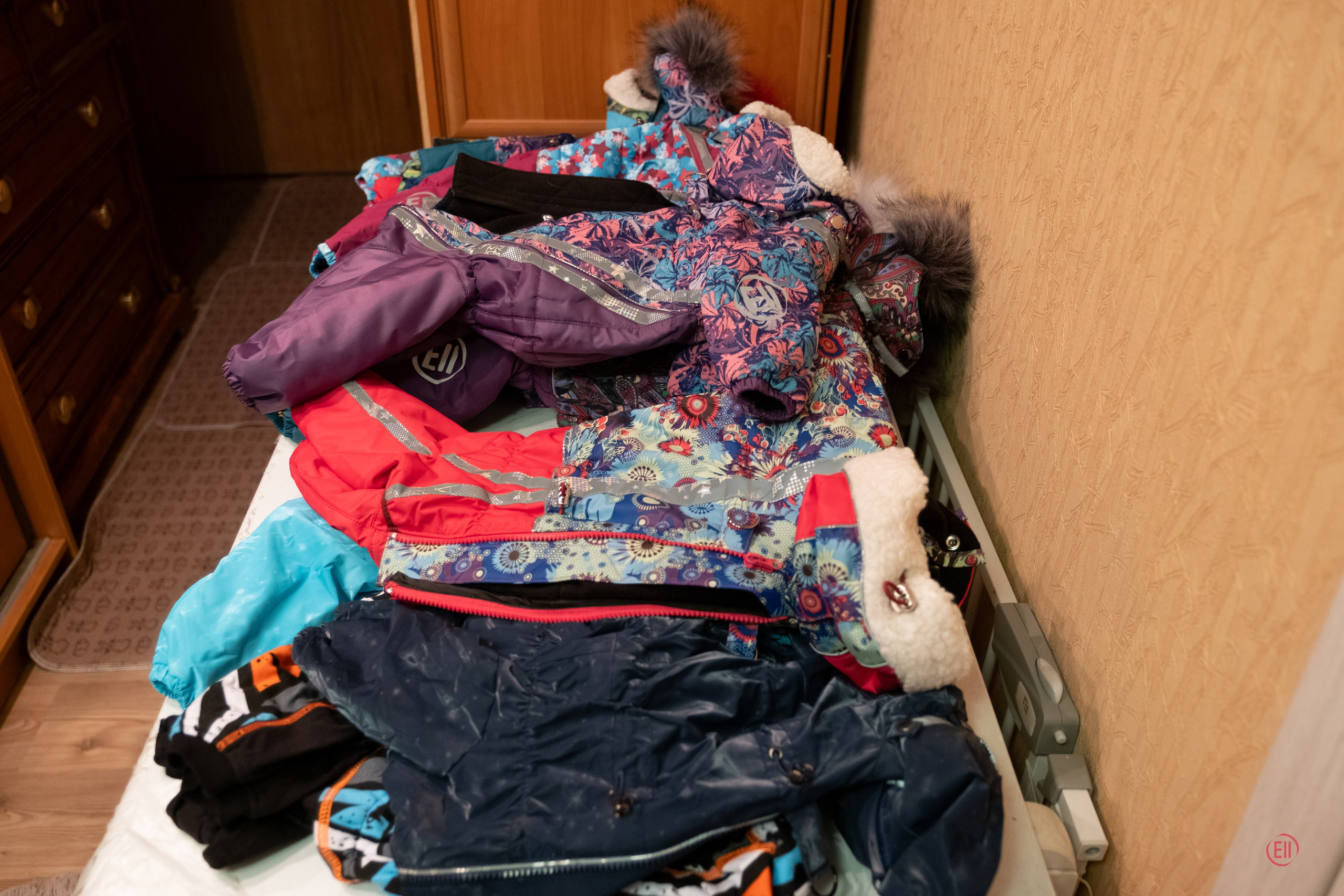 Grace goes shopping for clothes. Chinese Crested Dog Kennel Poale Ell