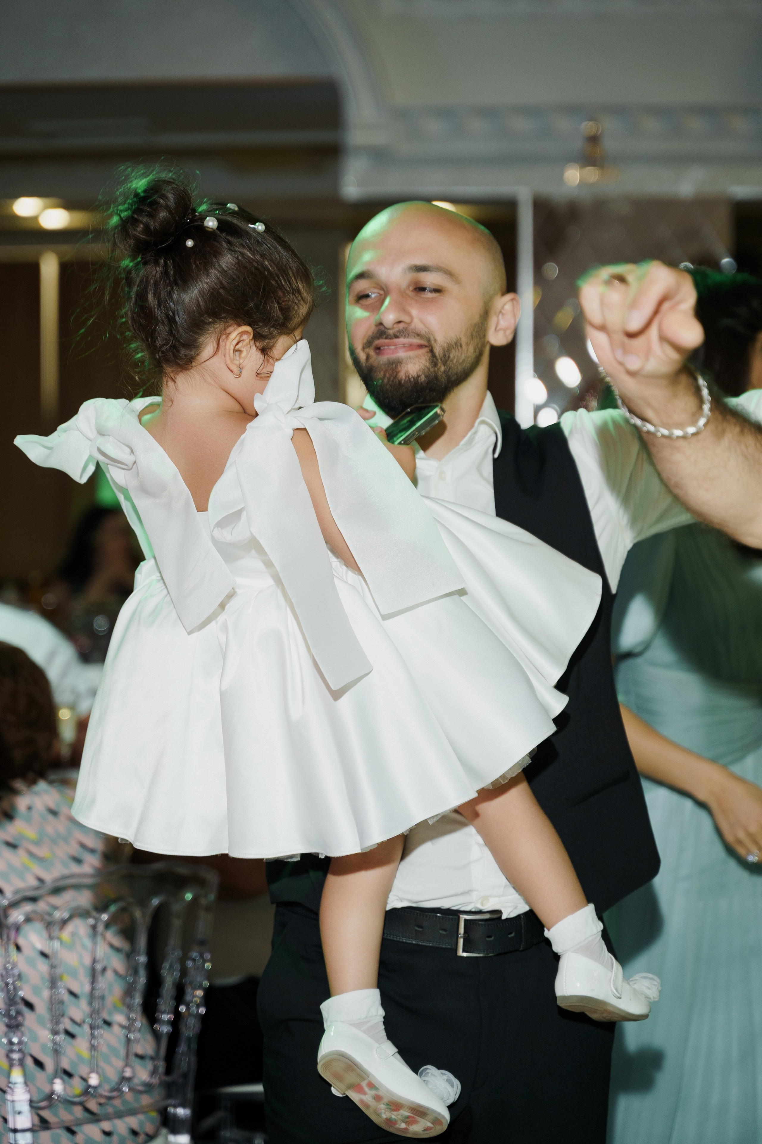 Сватовство в Краснодаре от лучших свадебных фотографов и операторов ТВИНС СТУДИО. ТВИНС СТУДИО — лучшие свадебные фотографы и видеографы в Краснодаре