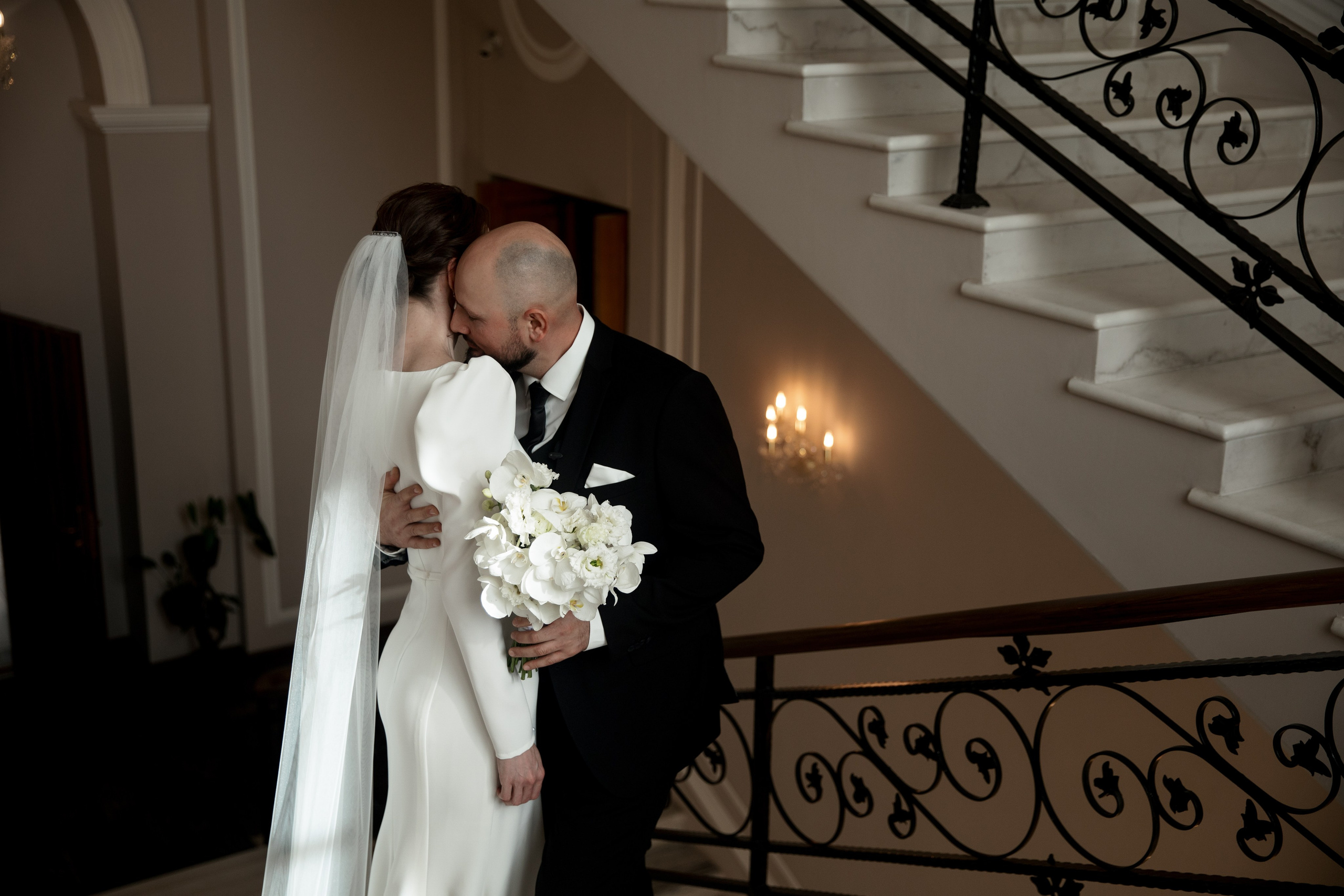 Свадебная фотосессия во Дворце Нарышкиных-Трубецких. Свадебный фотограф в Санкт-Петербурге Никита Кузякин