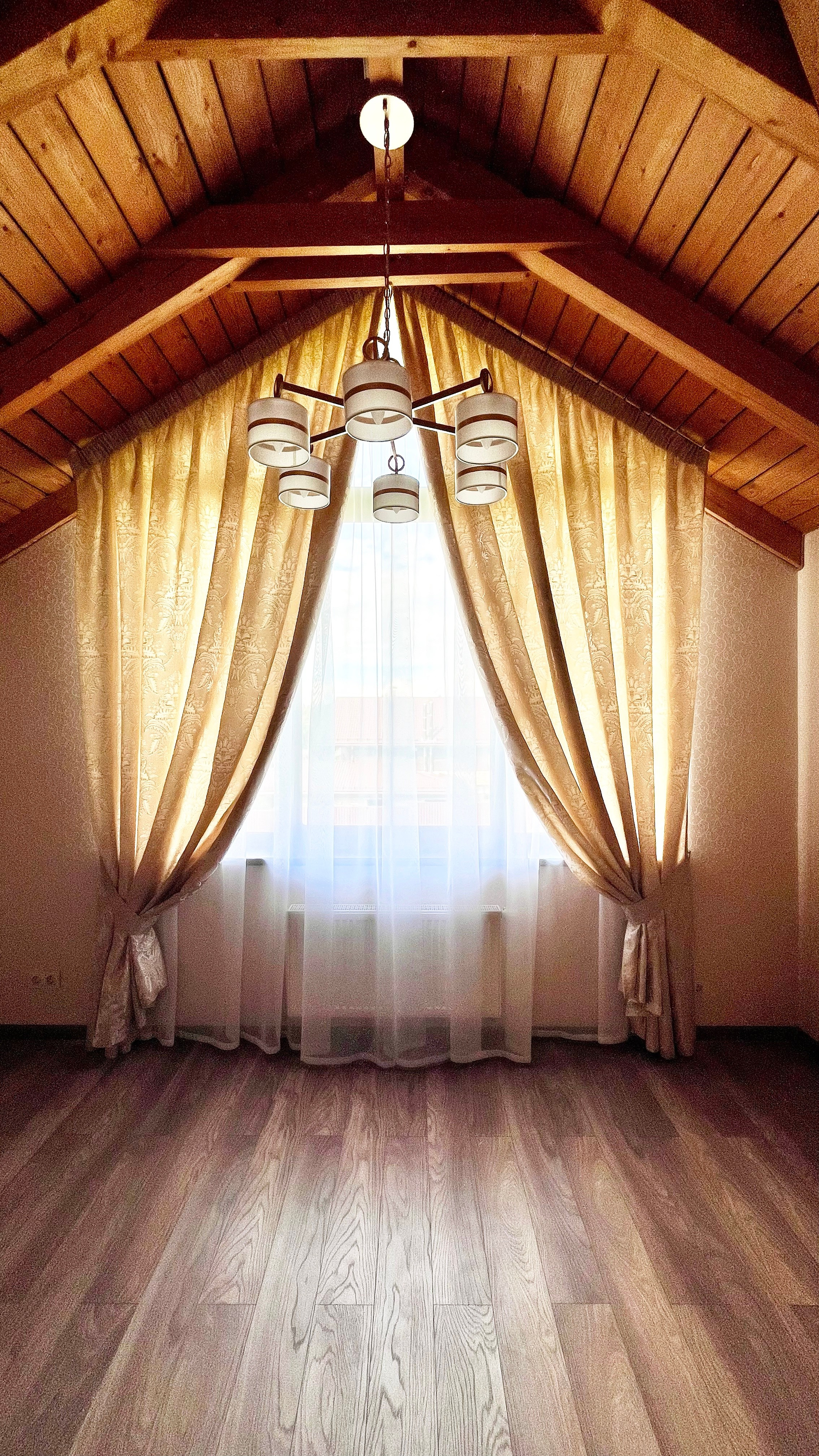 Шторы в спальню. Салон по пошиву штор на заказ по индивидуальным размерам