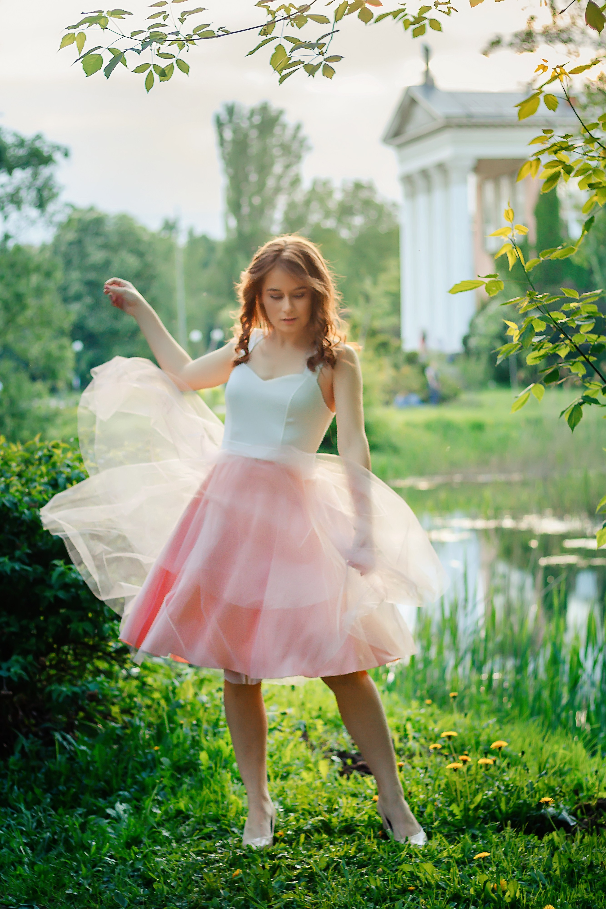 Фотосессия в цветущих садах. Деловая и Бизнес съемка в Москве Инесса Грушко