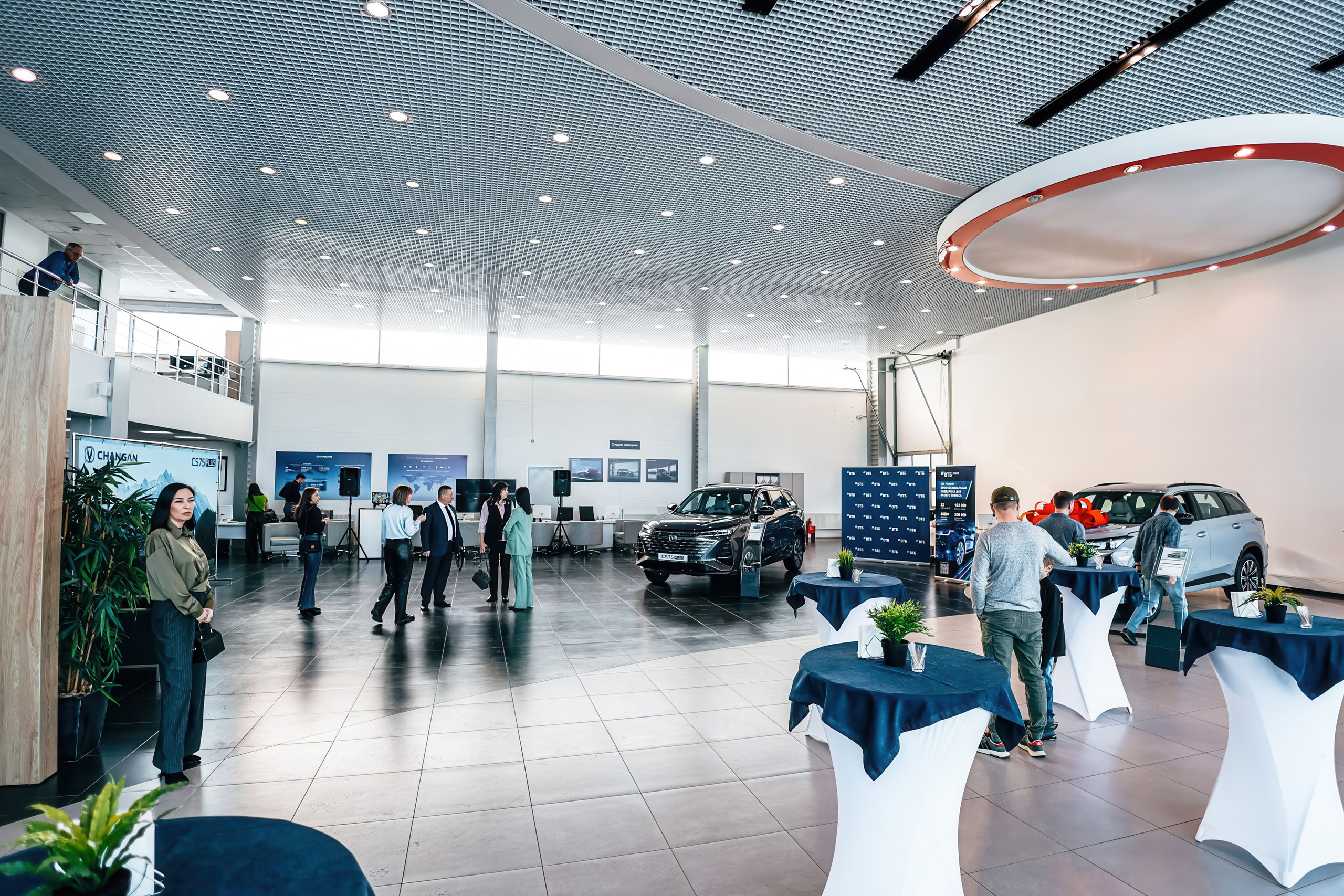 01.03 Автосалон-2000. Презентация нового ChanGan. Команда специалистов в мире фотографии и видео. Детский фотограф, семейный фотограф