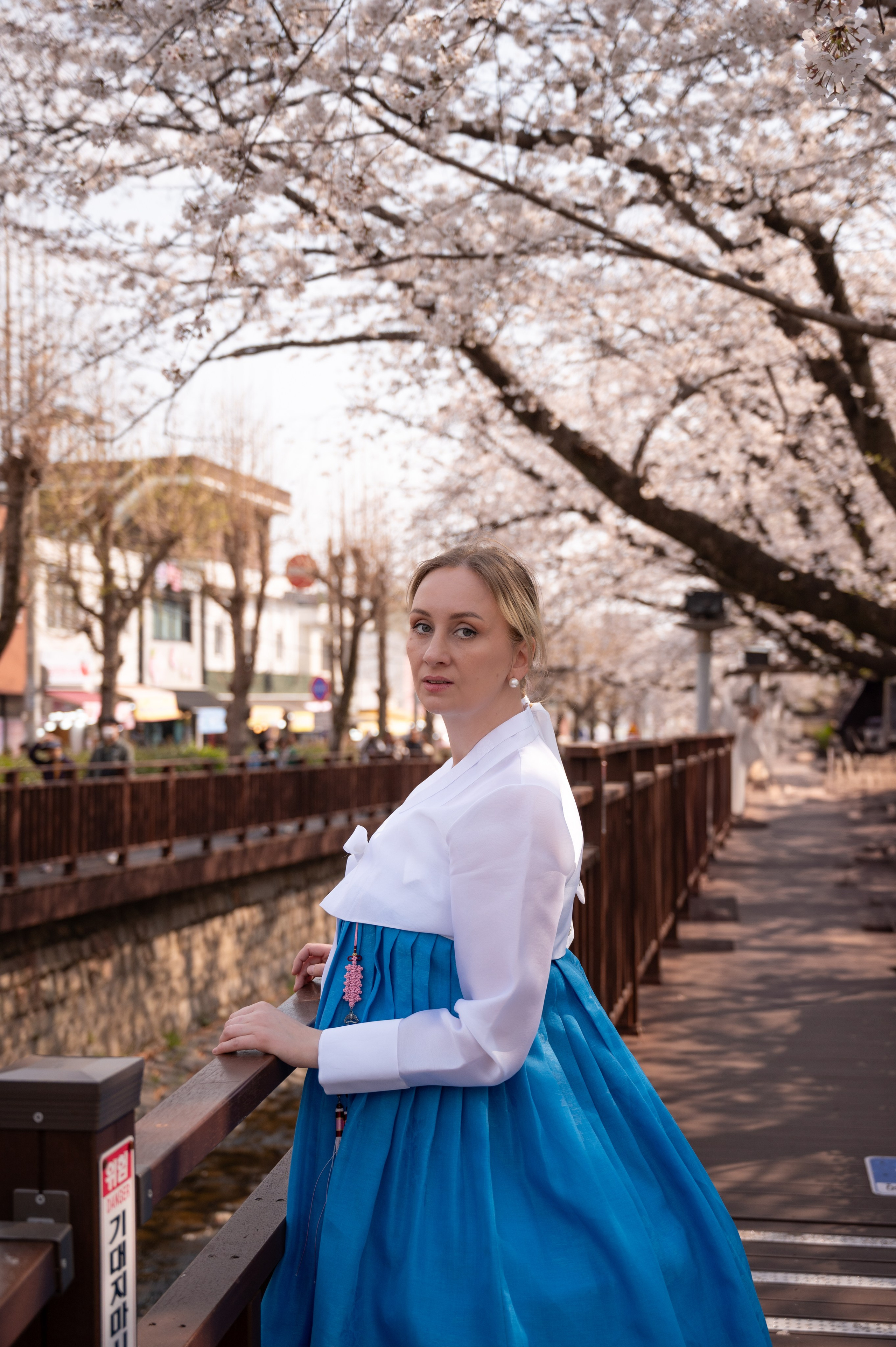 Hanbok portrait photoshoot at Yongdusan Park Busan cherry blossom season