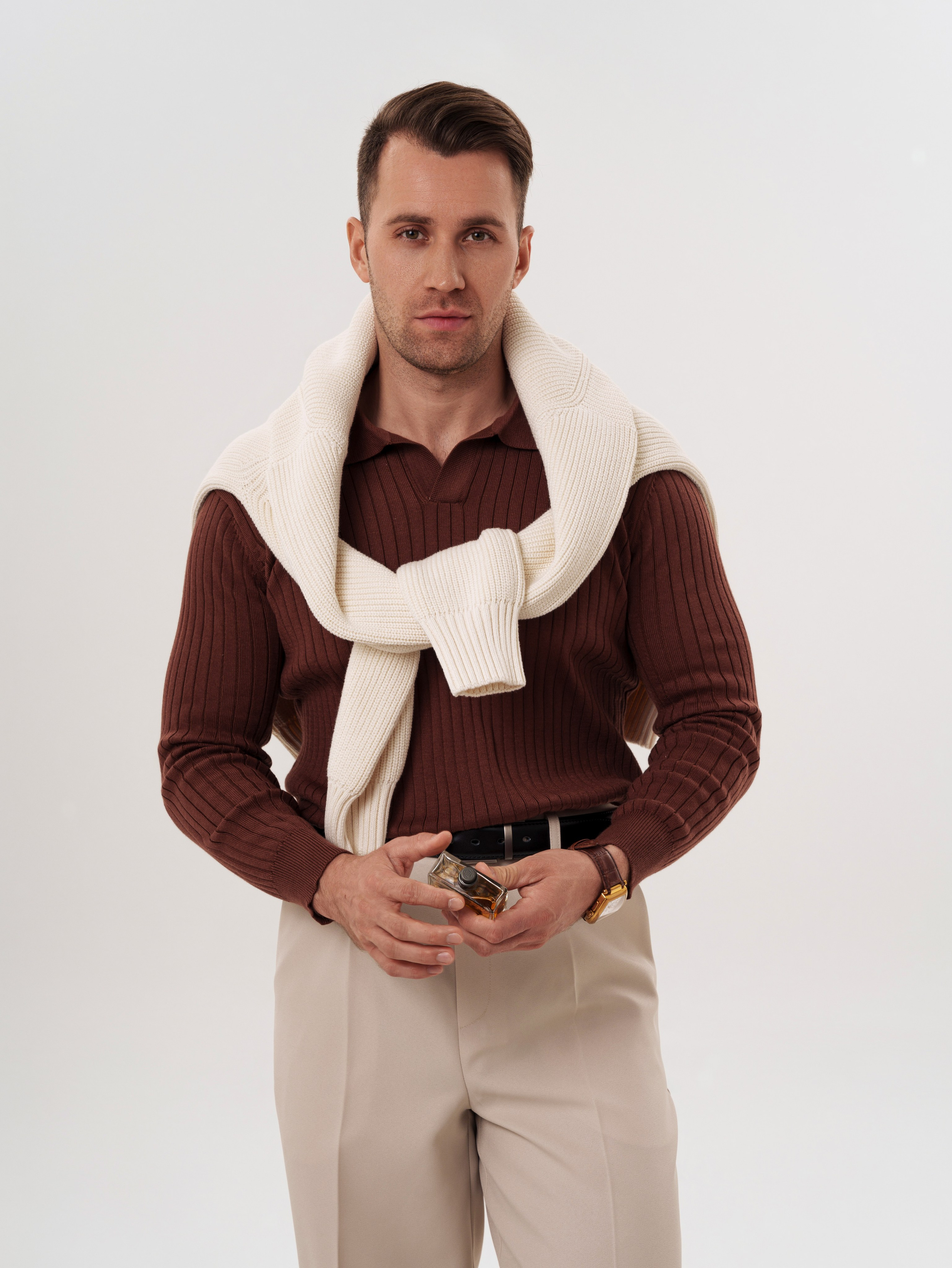 Мужской пуловер в стиле «Old Money». Портретный и Контент фотограф Григорий Семенов (Grifon) в Ижевске