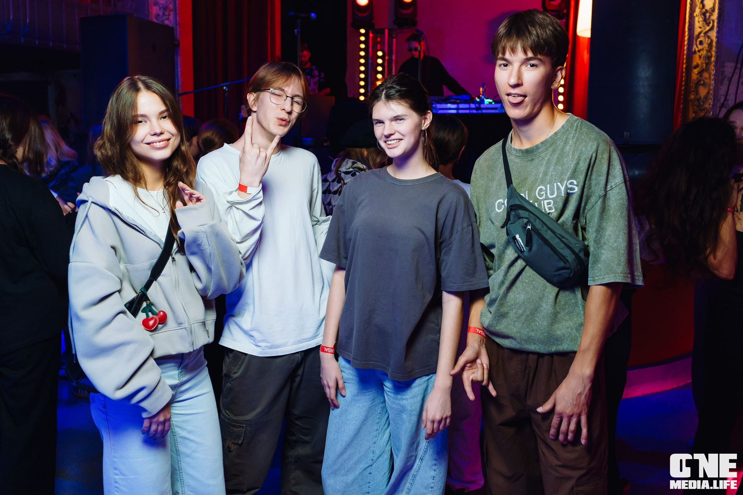 Фоторепортаж из клуба UNIVERSAL. One Media Life: фоторепортажи, фотоотчеты с мероприятий и заведений