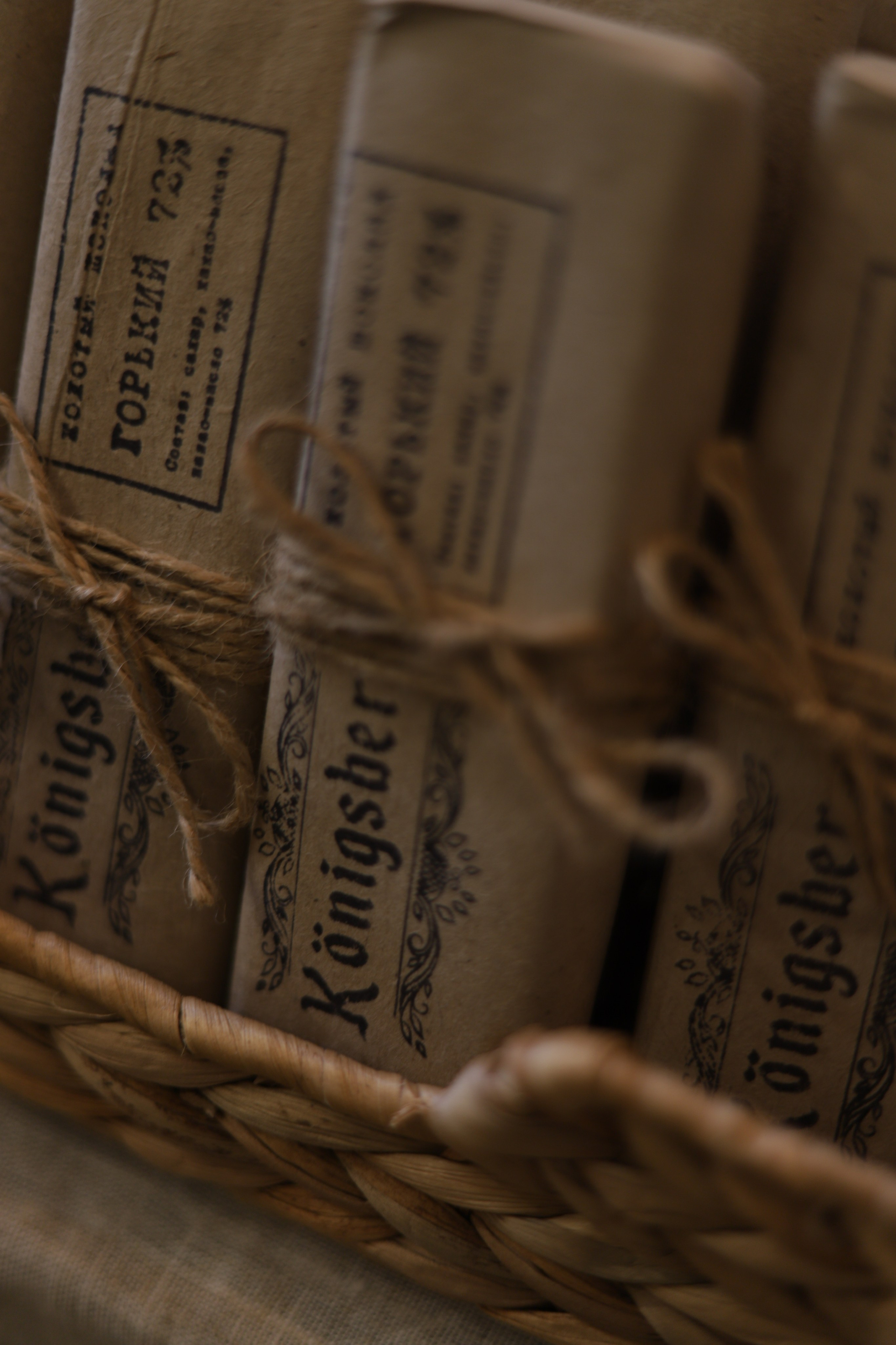 Горький шоколад ручной работы из Калининграда в крафтовой упаковке с надписью Königsberg.