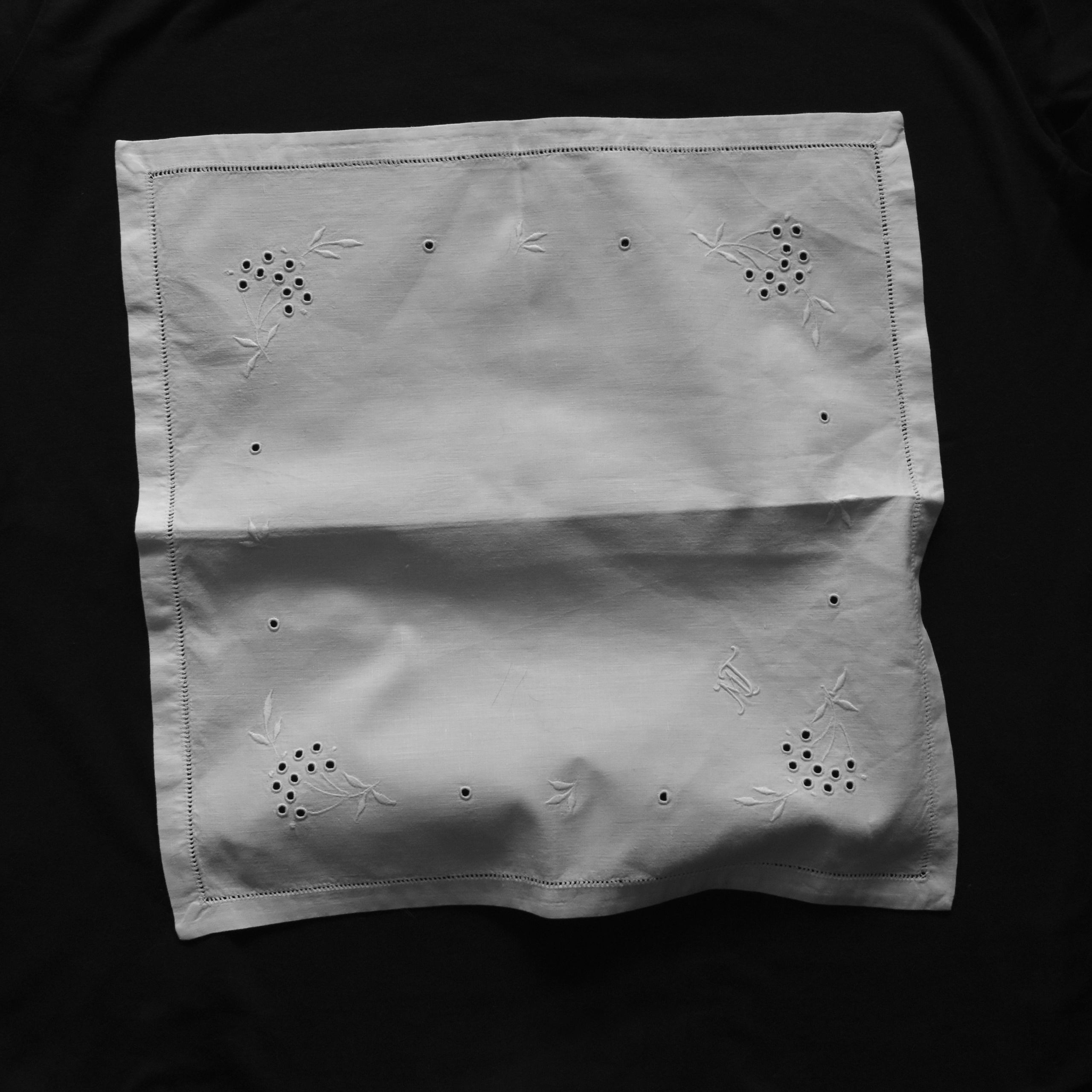 Беспокойство. Микс-медиа художница Надежда Пророкова