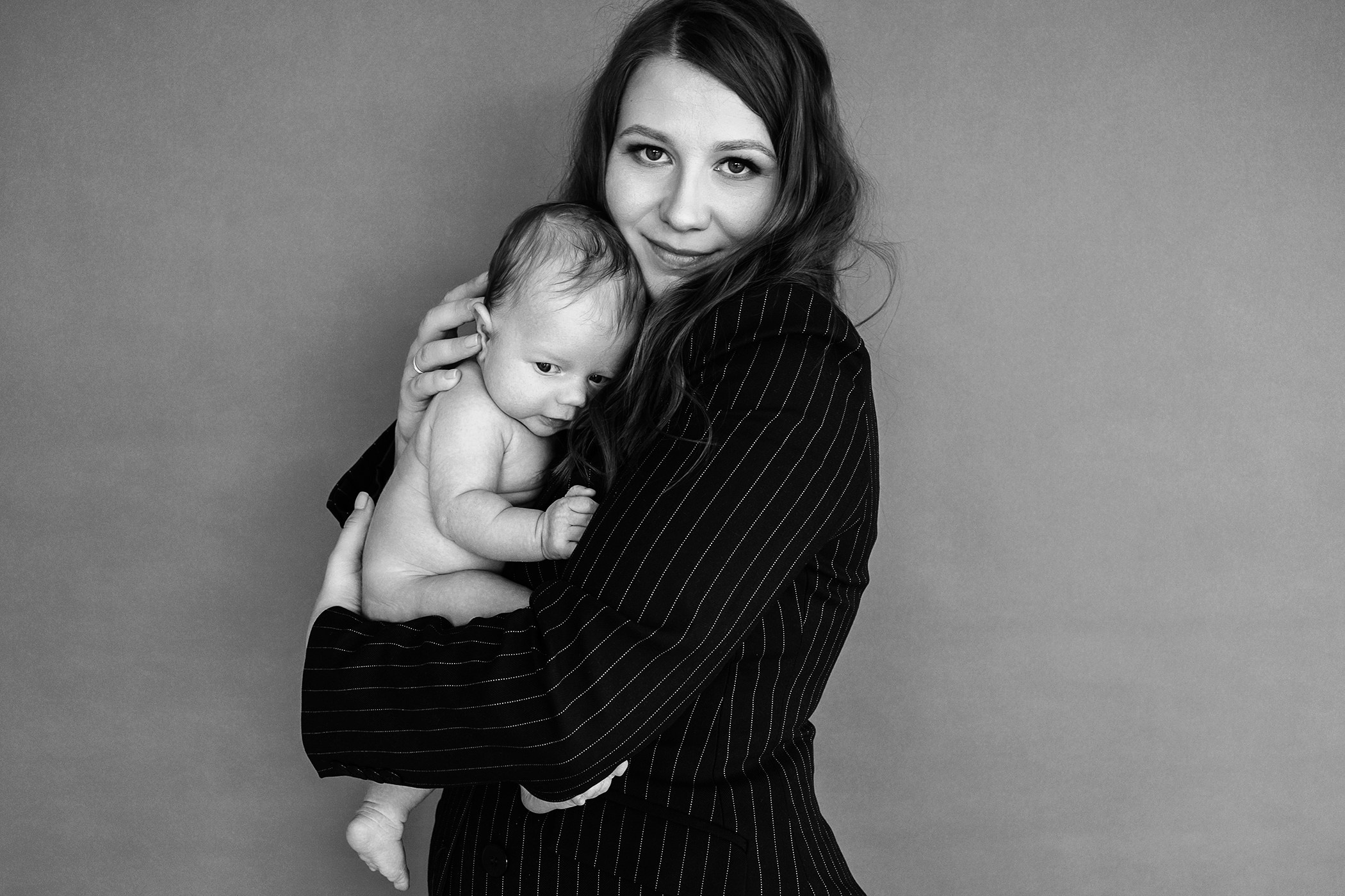 Семейная лайфстайл-фотосессия в студии. Фотограф на роды Москва. Фотограф новорожденных Москва